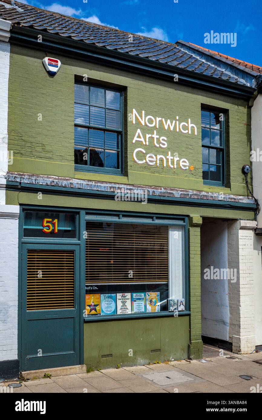 Norwich Arts Center - live Musik, Kunst und Theater in der Kirche des St. Swithin in St. Benedikt's Street in Norwich entfernt. Stockfoto