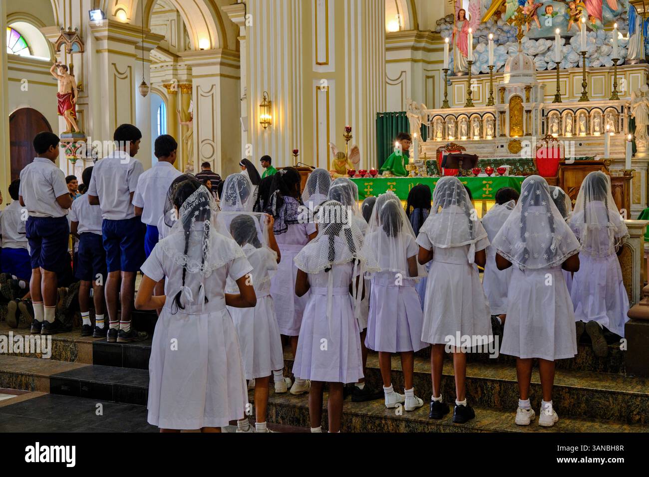 Sri Lanka, Westprovinz, Bezirk Gampaha, Negombo, Sonntagsmesse in der Marienkirche Stockfoto