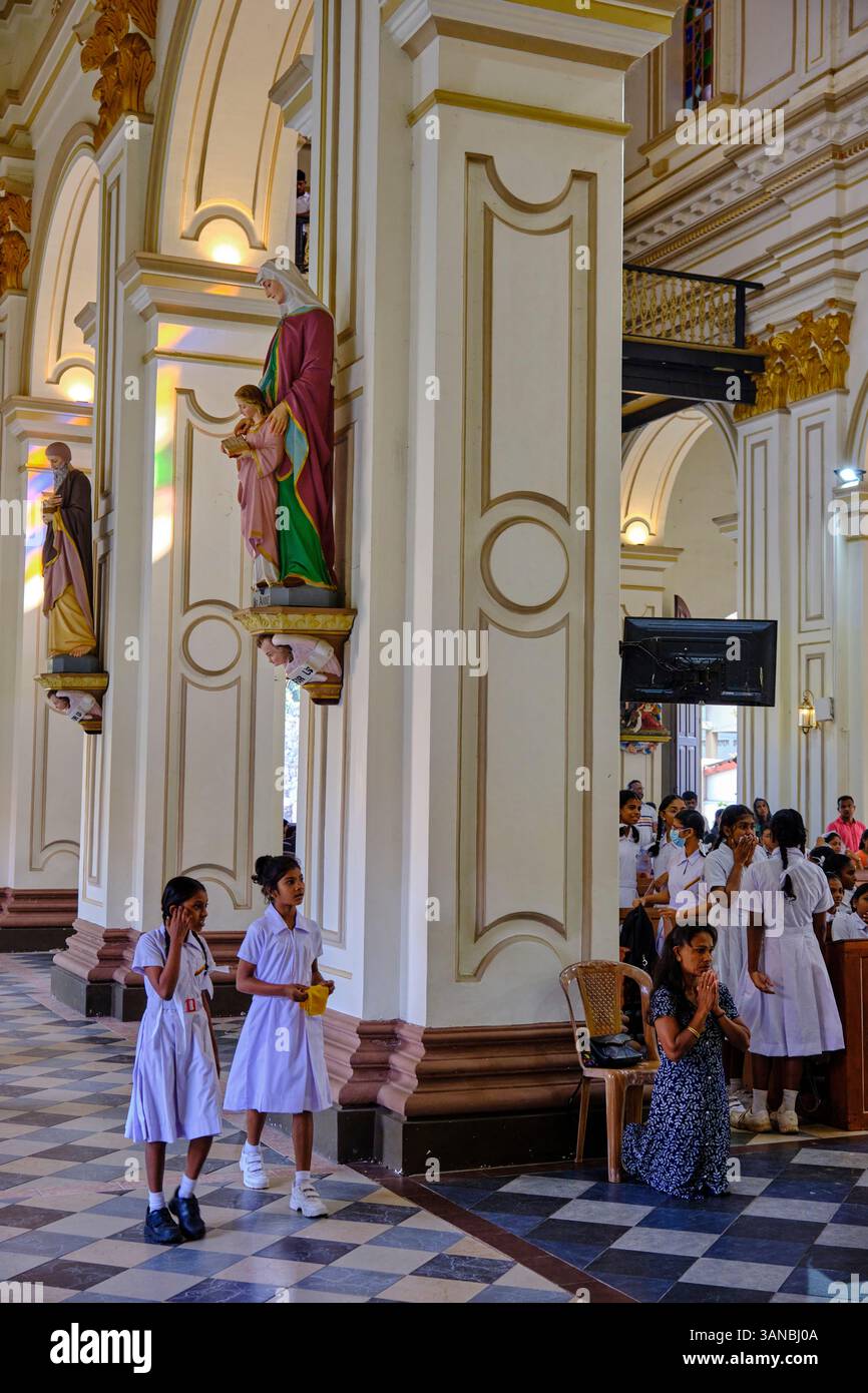 Sri Lanka, Westprovinz, Bezirk Gampaha, Negombo, Sonntagsmesse in der Marienkirche Stockfoto