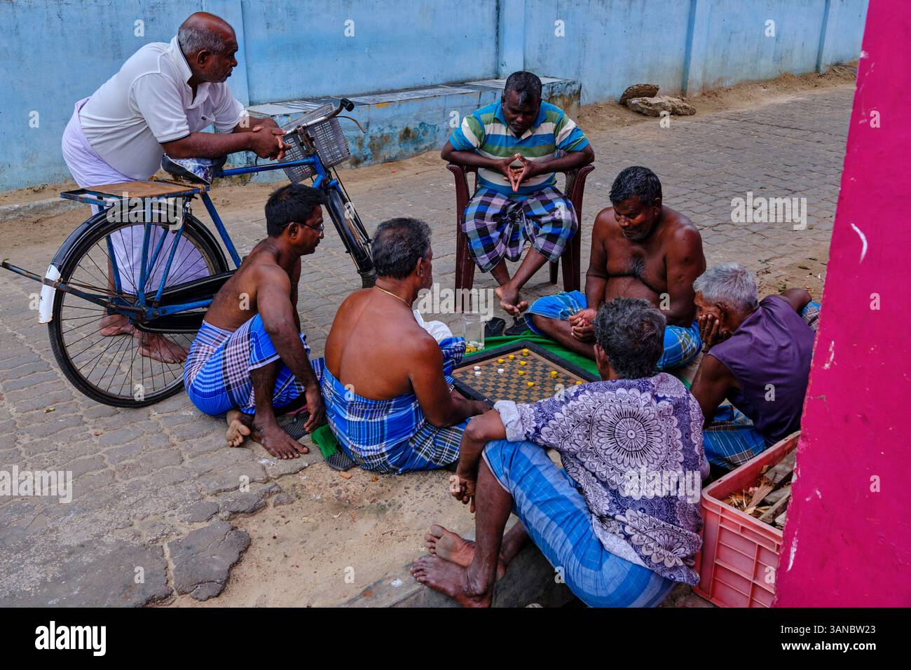 Sri Lanka, Nordprovinz, Jaffna, katholisches Fischerviertel, Schachspieler-Spiel Stockfoto