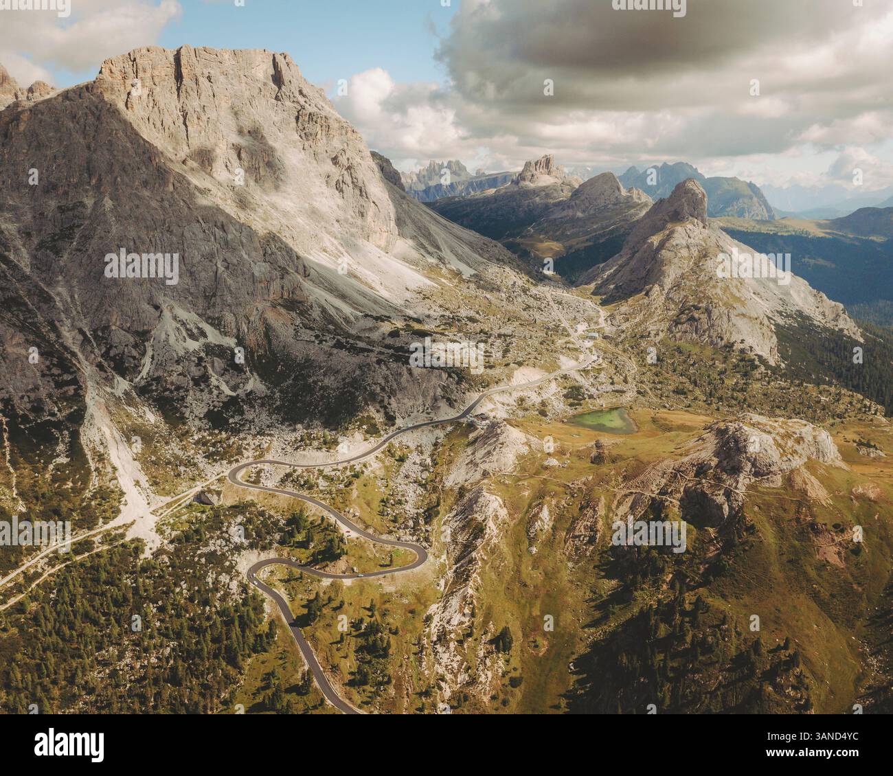 Aus der Vogelperspektive auf den Passo di Valparola, Dolomiten, Italien. Stockfoto