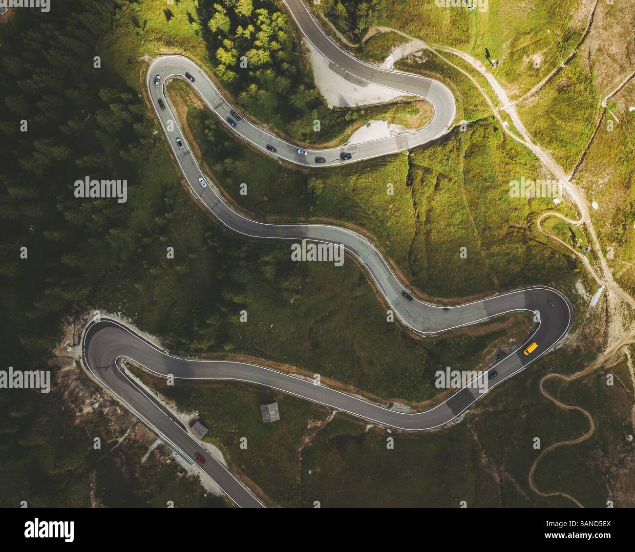 Aus der Vogelperspektive auf den Alta Badia-Pass, Dolomiten, Italien. Stockfoto