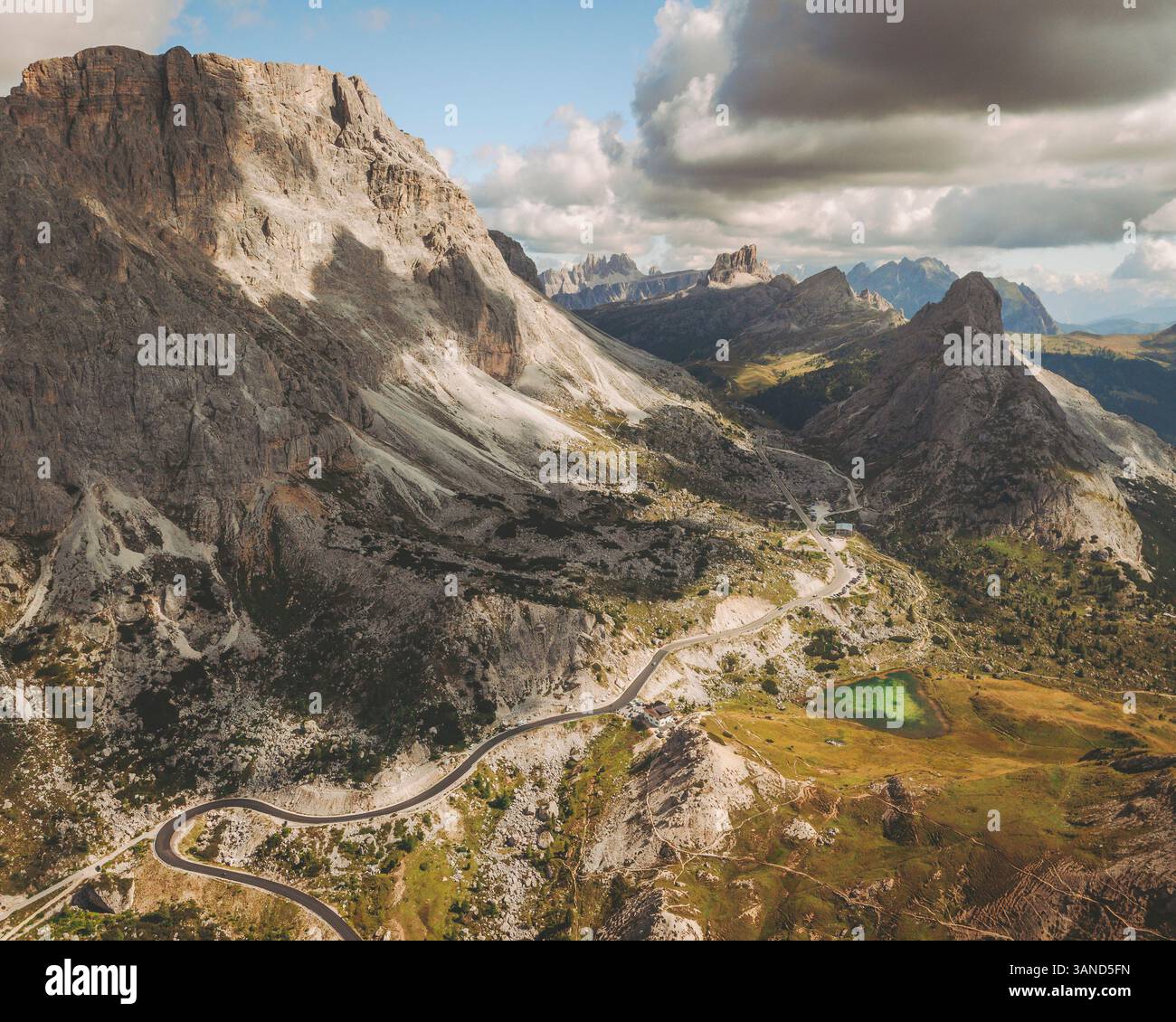 Aus der Vogelperspektive auf den Passo di Valparola, Dolomiten, Italien. Stockfoto