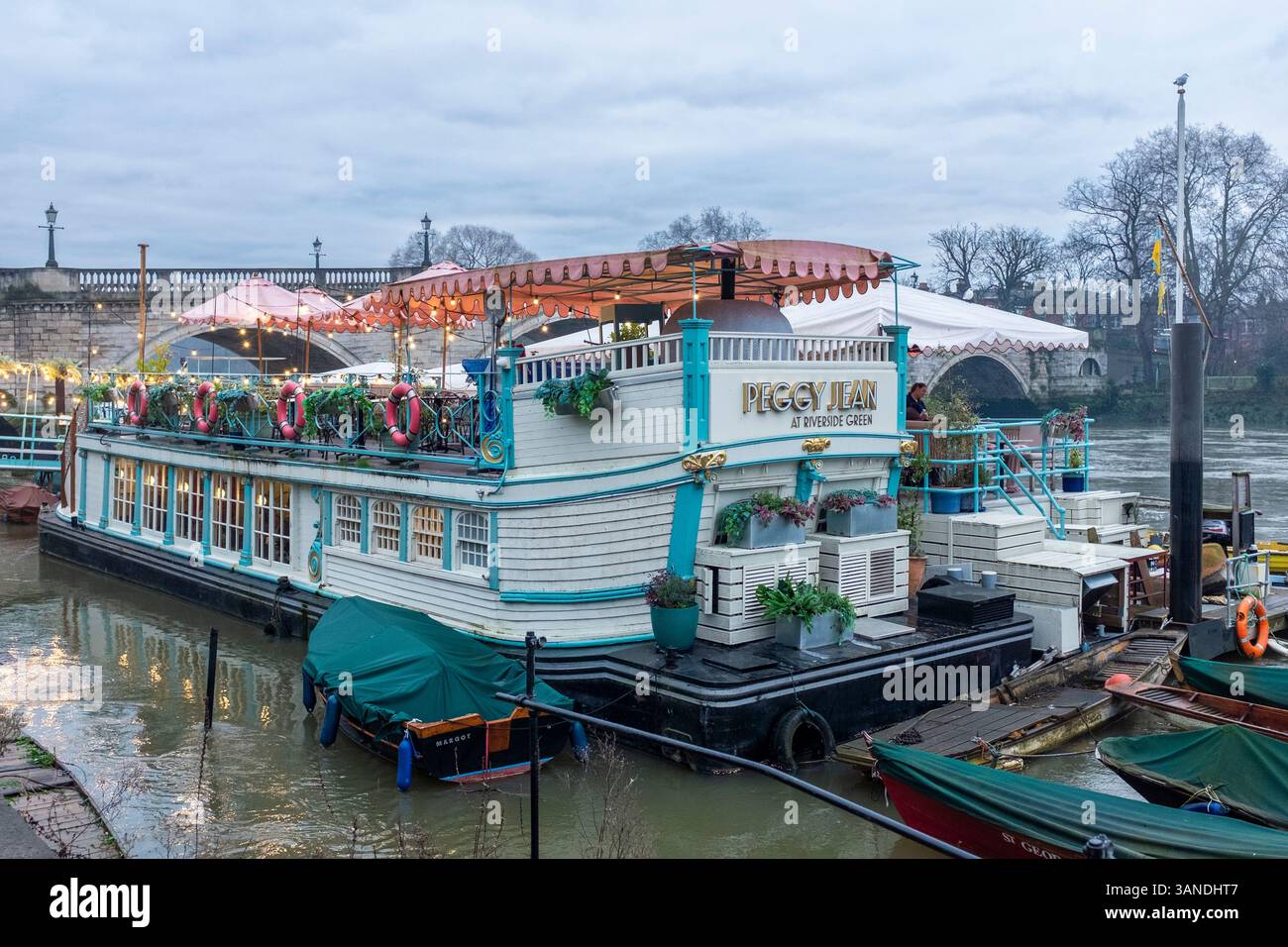 Peggy Jean Restaurant im ehemaligen Jesus College Oxford Barge, Richmond upon Thames, London, Großbritannien Stockfoto