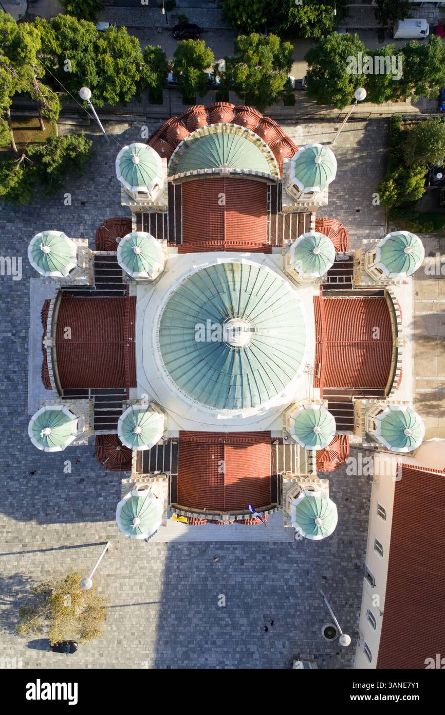 Aus der Vogelperspektive der St. Andrew's Cathedral in Patras, Griechenland. Stockfoto