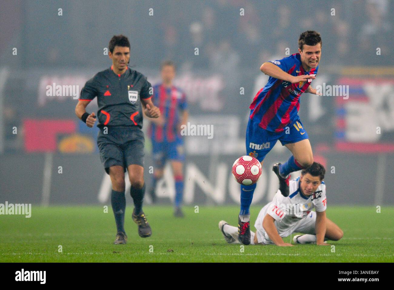 24. März 2010: Valentin Stocker kämpft im St. Jacob Park in Basel um den Ball. Das Spiel endete mit 4:1. (Bild: © John Middlebrook/Cal Sport Media/ZUMApress.com) Stockfoto