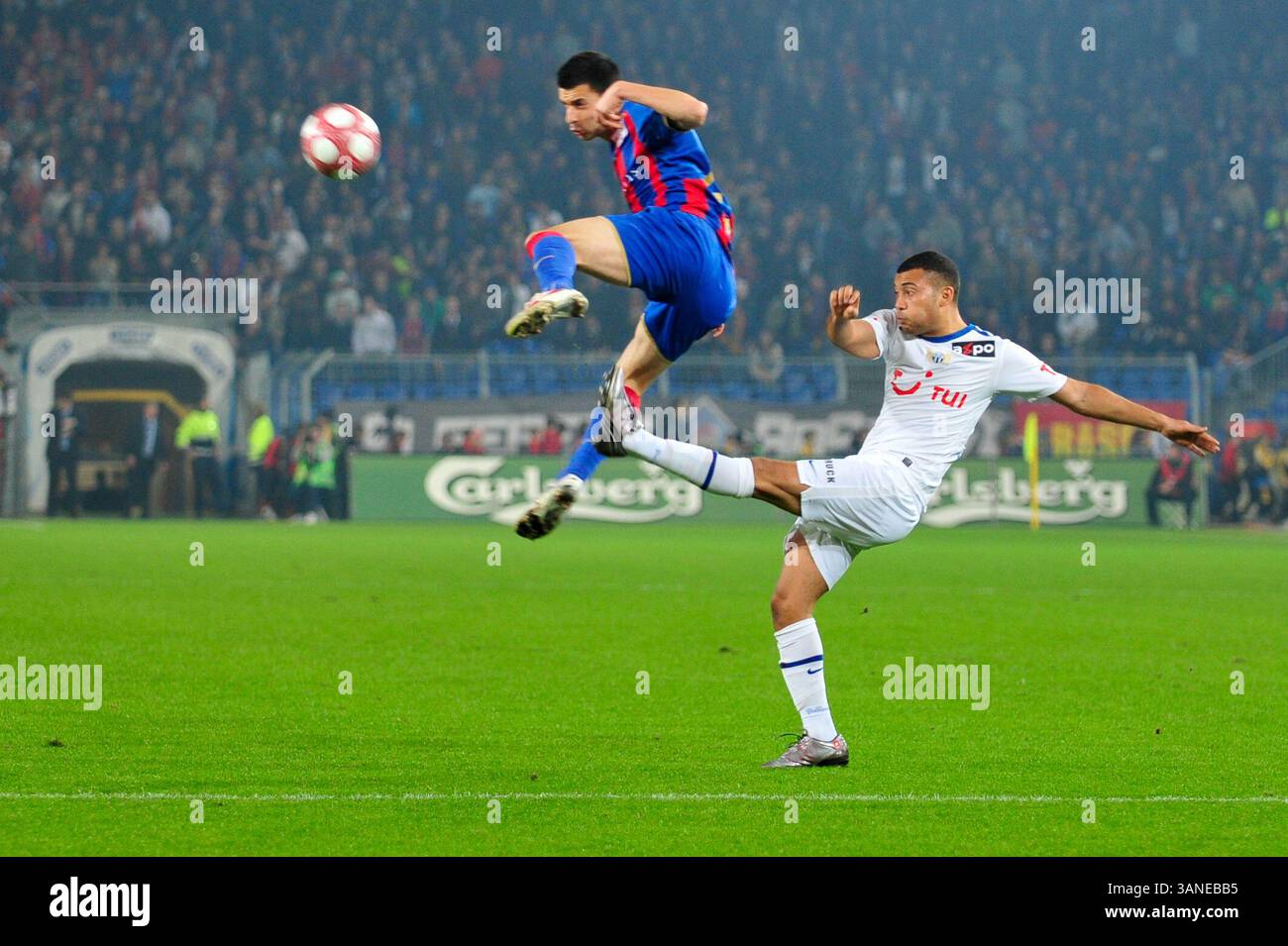 24. März 2010 - Basel, Schweiz - Behrang Safari des FC Basel in Aktion während des Spiels der Axpo League im St. Jacob Park. Das Spiel endete mit einem 4:1-Sieg von Basel. (Bild: © John Middlebrook/Cal Sport Media/ZUMApress.com) Stockfoto