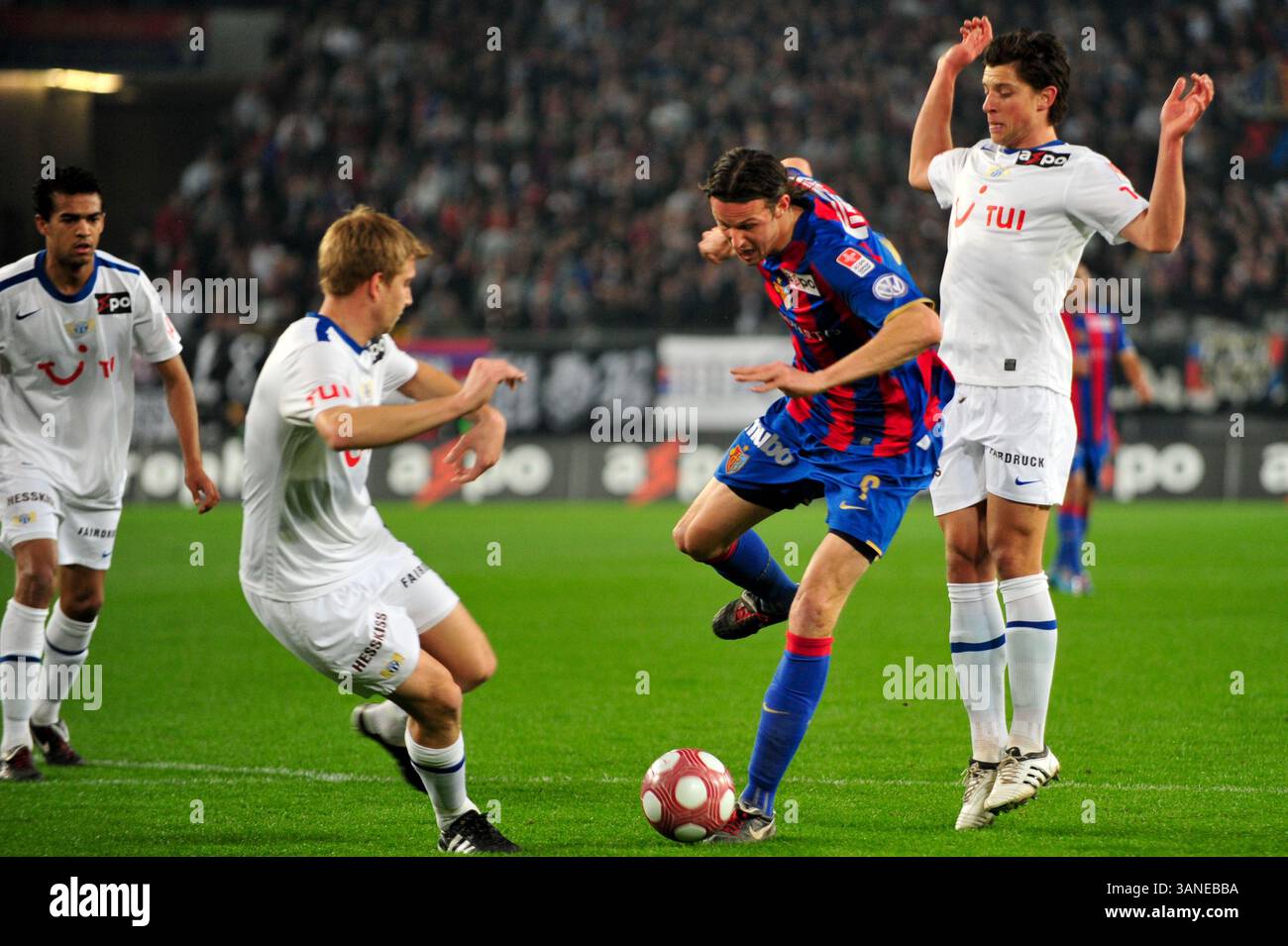 24. März 2010: Marco Streller kämpft im St. Jacob Park in Basel um den Ball. Das Spiel endete mit 4:1. (Bild: © John Middlebrook/Cal Sport Media/ZUMApress.com) Stockfoto