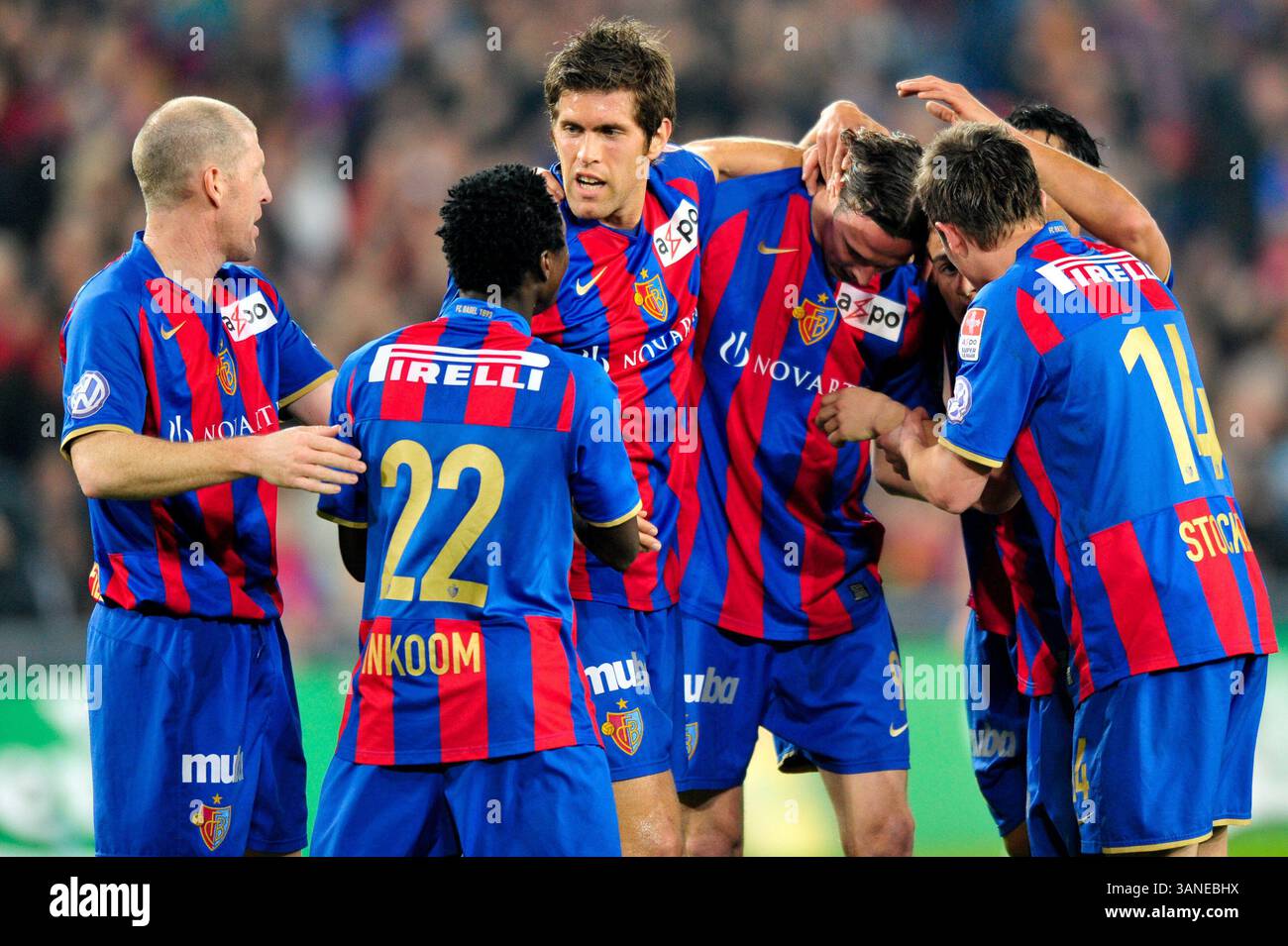 24. März 2010: Das Team FC Basel feiert nach einem Tor beim Spiel der Axpo League im St. Jacob Park in Basel. Das Spiel endete mit 4:1. (Bild: © John Middlebrook/Cal Sport Media/ZUMApress.com) Stockfoto