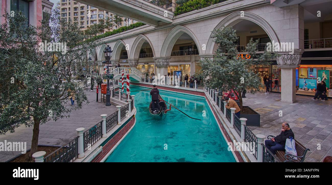 Venezia Mega Outlet Mall ist ein Einkaufszentrum im Stadtteil Beylikdüzü in Istanbul, Türkei. Eines der größten Einkaufszentren der Stadt Stockfoto