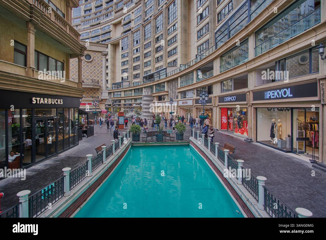 Venezia Mega Outlet Mall ist ein Einkaufszentrum im Stadtteil Beylikdüzü in Istanbul, Türkei. Eines der größten Einkaufszentren der Stadt Stockfoto