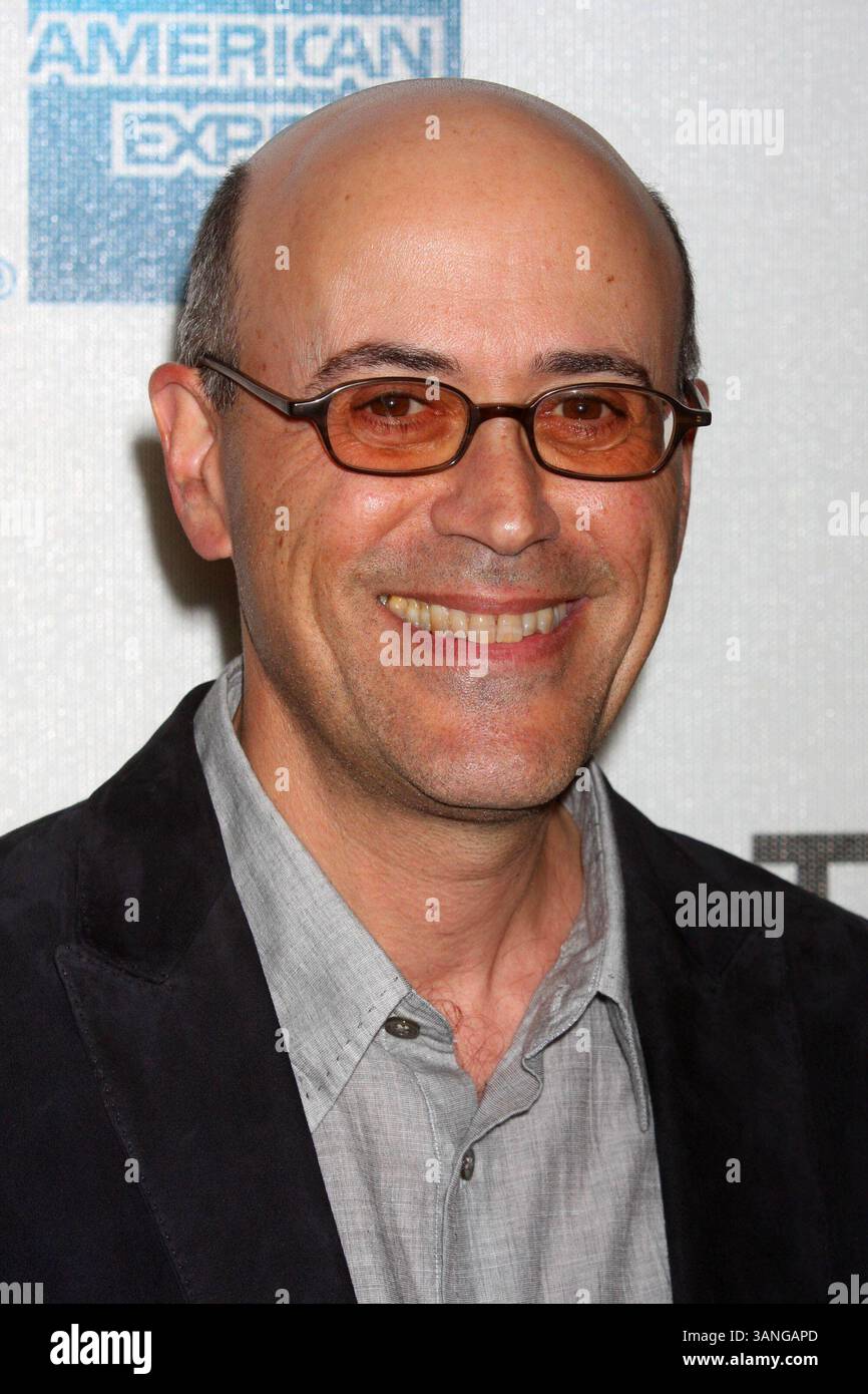 24. April 2010 – New York, New York, USA – der Schriftsteller und Regisseur RICHARD LEVINE kommt am 24. April 2010 zur Premiere von „Every Day“ im BMCC/TPAC Theater in New York City. 2010...K64661HMc.(Bild: © Henry McGee/Globe Photos/ZUMApress.com) Stockfoto