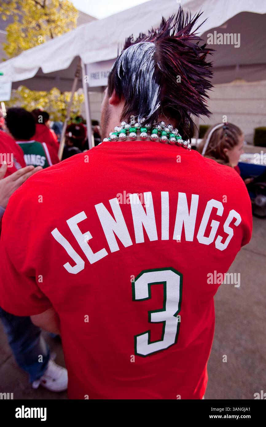 April 2010 Milwaukee, WI. Bradley Center. Milwaukee Bucks Fan. Milwaukee Bucks gewann 111:104, im vierten Spiel der Eastern Conference, während der NBA Playoffs 2010, die Atlanta Hawks. Die Serie ist jetzt mit 2:2. Mike McGinnis/CSM(Bild: © Mike McGinnis/Cal Sport Media/ZUMApress.com) Stockfoto