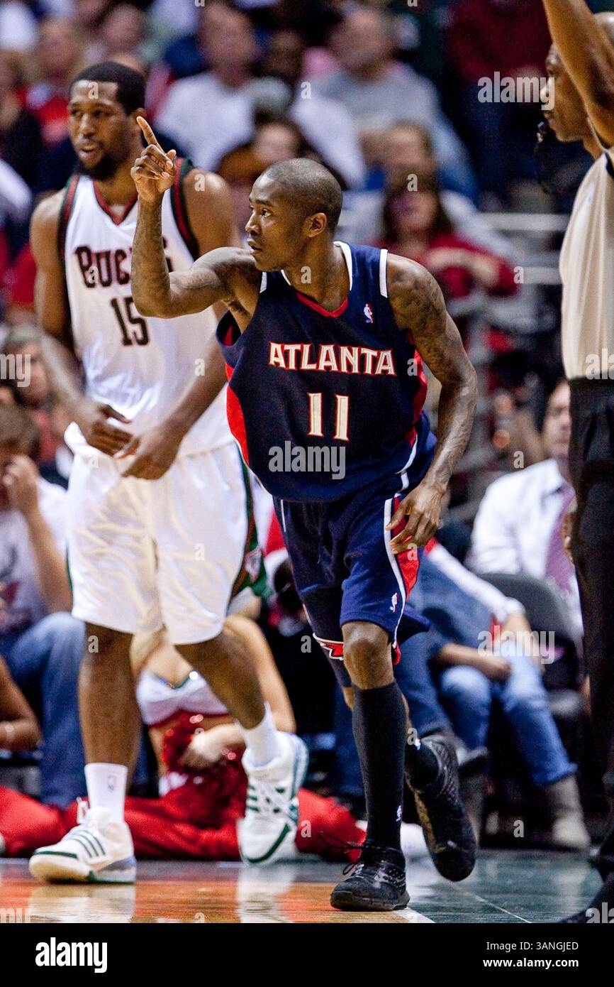 April 2010 Milwaukee, WI. Bradley Center. Atlanta Hawks Jamal Crawford #11 hatte heute Abend 21 Punkte in die Hawks-Bank. Milwaukee Bucks gewann 111-104, im vierten Spiel des Viertelfinals der Eastern Conference während der NBA Playoffs 2010, die Atlanta Hawks. Die Serie ist jetzt mit 2:2. Mike McGinnis/CSM(Bild: © Mike McGinnis/Cal Sport Media/ZUMApress.com) Stockfoto