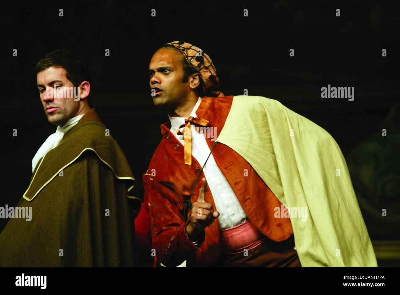 Jennifer Garden besitzt Blue Stocking Press in St. Helena. In ihrer Scheune zeigt sie, wie sie eine Visitenkarte mit einer Chandler and Price Platen Press aus den 1950er Jahren druckt (Kreditbild: © Napa Valley Register/ZUMApress.com) Stockfoto