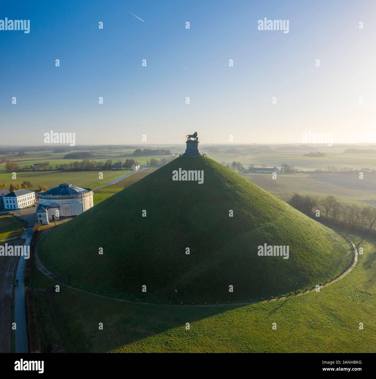 Luftaufnahme des Waterloo war Memorial Monument (Memorial de la Bataille) in einem öffentlichen Park, Braine-l'Alleud, Belgien. Stockfoto