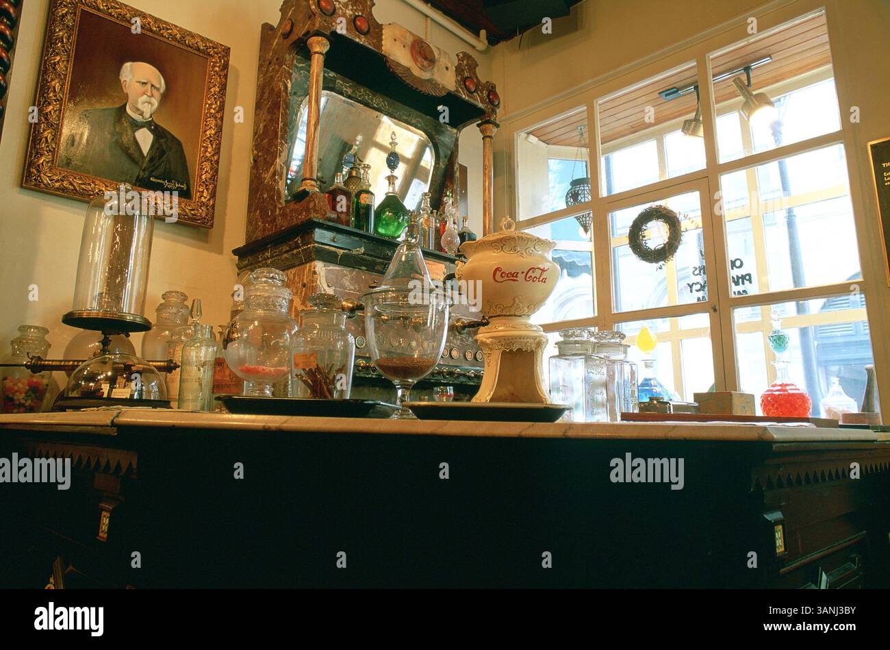 Januar 2005 - Gil Giuglio / O.. MEDIAS louisiane Nouvelle Orleans französisches Viertel vieille Pharmacie Francaise surchartres Street 2004.K41156.LOUISIANA.Gil Giuglio-O MEDIAS-(Kreditbild: © Globe Photos/ZUMAPRESS.com) Stockfoto