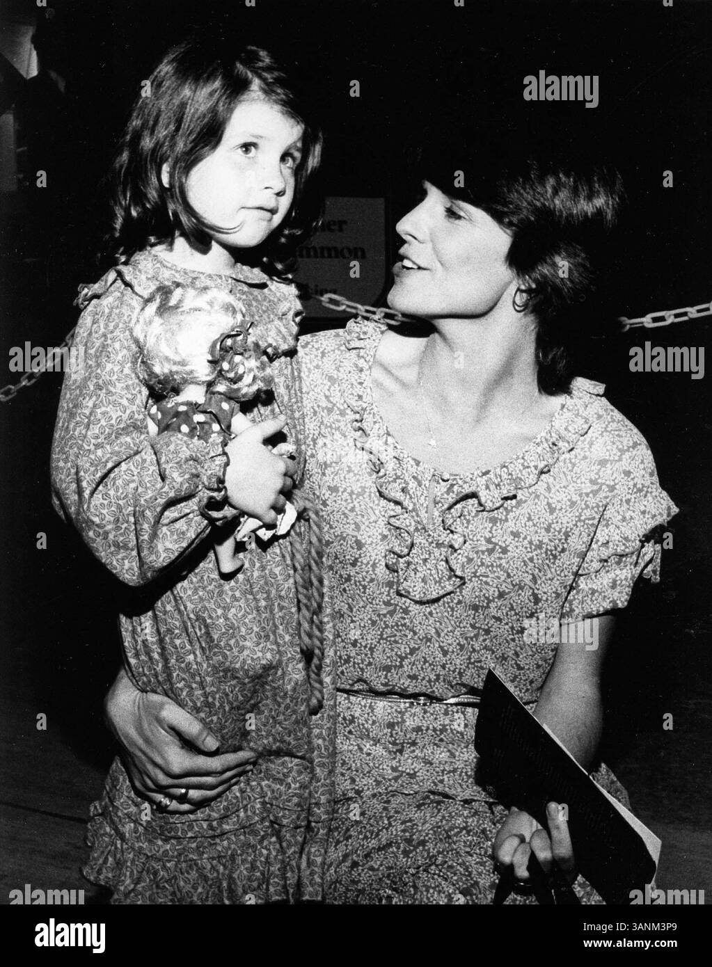 21. Juni 2011: SUSAN ST JAMES mit ihrer Tochter Sunshine Lucas. (Kreditbild: © Globe Photos/ZUMAPRESS.com) Stockfoto