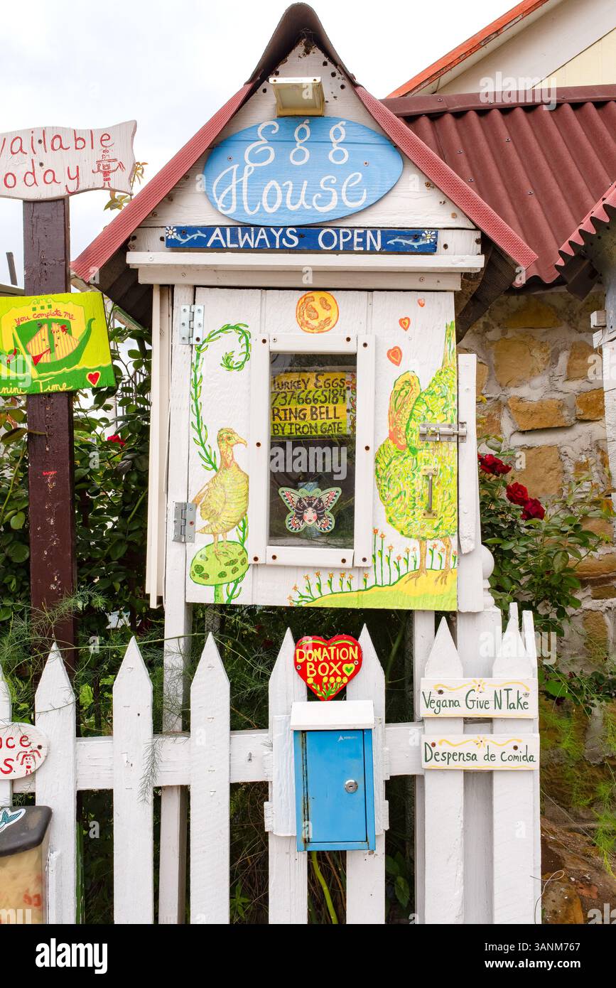 Äußere der veganen Speisekammer, Smithville, Bastrop County, Texas, USA. Stockfoto