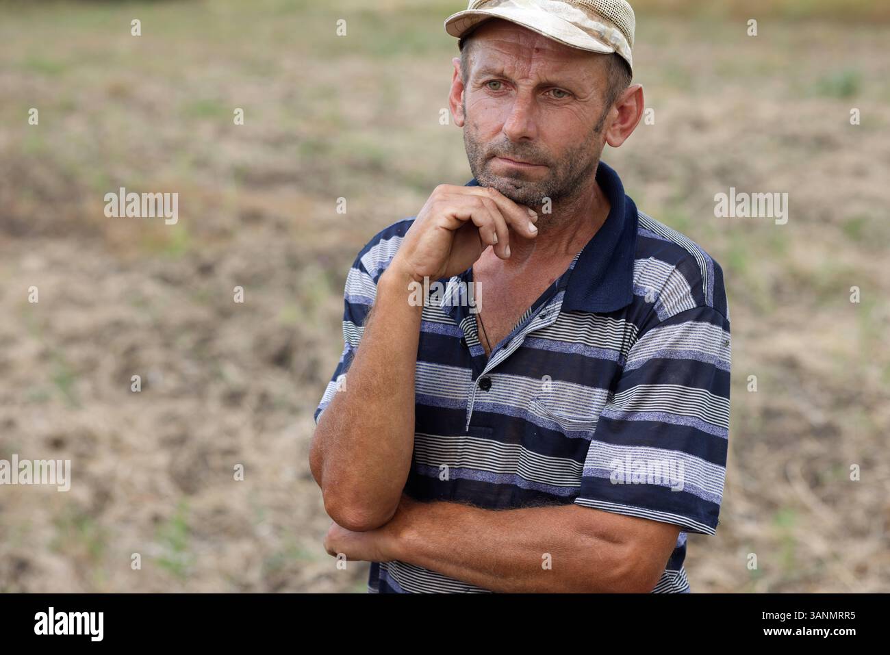 Myrolubimivka, Ukraine, Oblast Cherson, UA - Portrait eines Mannes 02.08.2023, Myrolubimivka, Oblast Cherson, Ukraine, UA - Portrait eines Mannes. Oblast Myrolubimivka Cherson Ukraine *** Myrolubimivka, Ukraine, Oblast Cherson, UA Portrait of a man 02 08 2023, Myrolubimivka, Oblast Cherson, Ukraine, UA Portrait of a man Myrolubimivka Oblast Cherson Ukraine Stockfoto