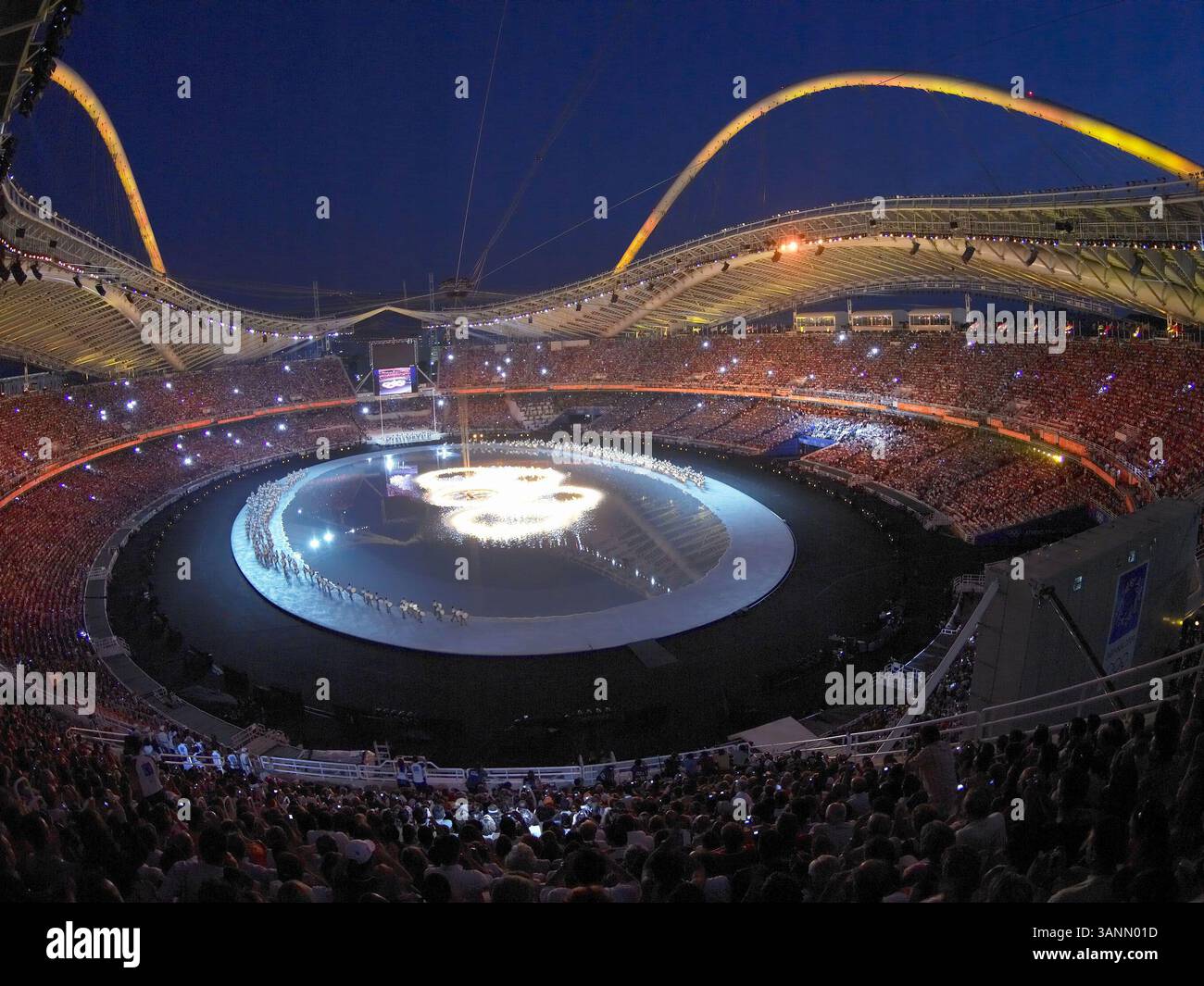 13. August 2004; Athen, GRIECHENLAND; Eröffnungszeremonien für die Olympischen Spiele 2004 im Olympiastadion Stockfoto