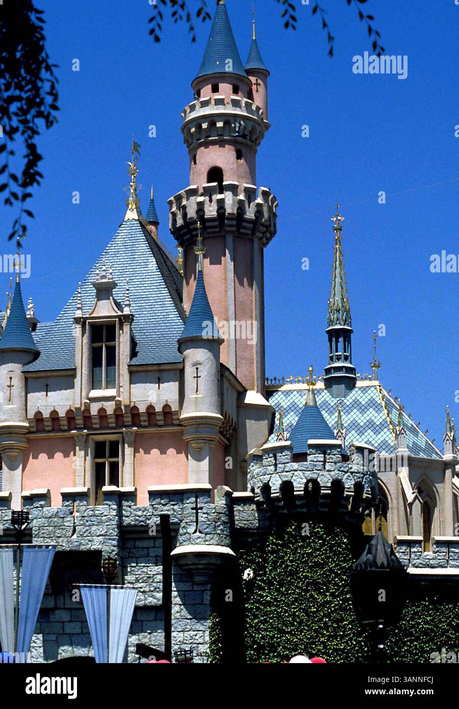 2. NOVEMBER 2004 - S 156113. ZAUBERSCHLOSS. DISNEY LAND, CA. BOB V NOBLE/ DISNEYWARS(Kreditbild: © Globe Photos/ZUMAPRESS.com) Stockfoto