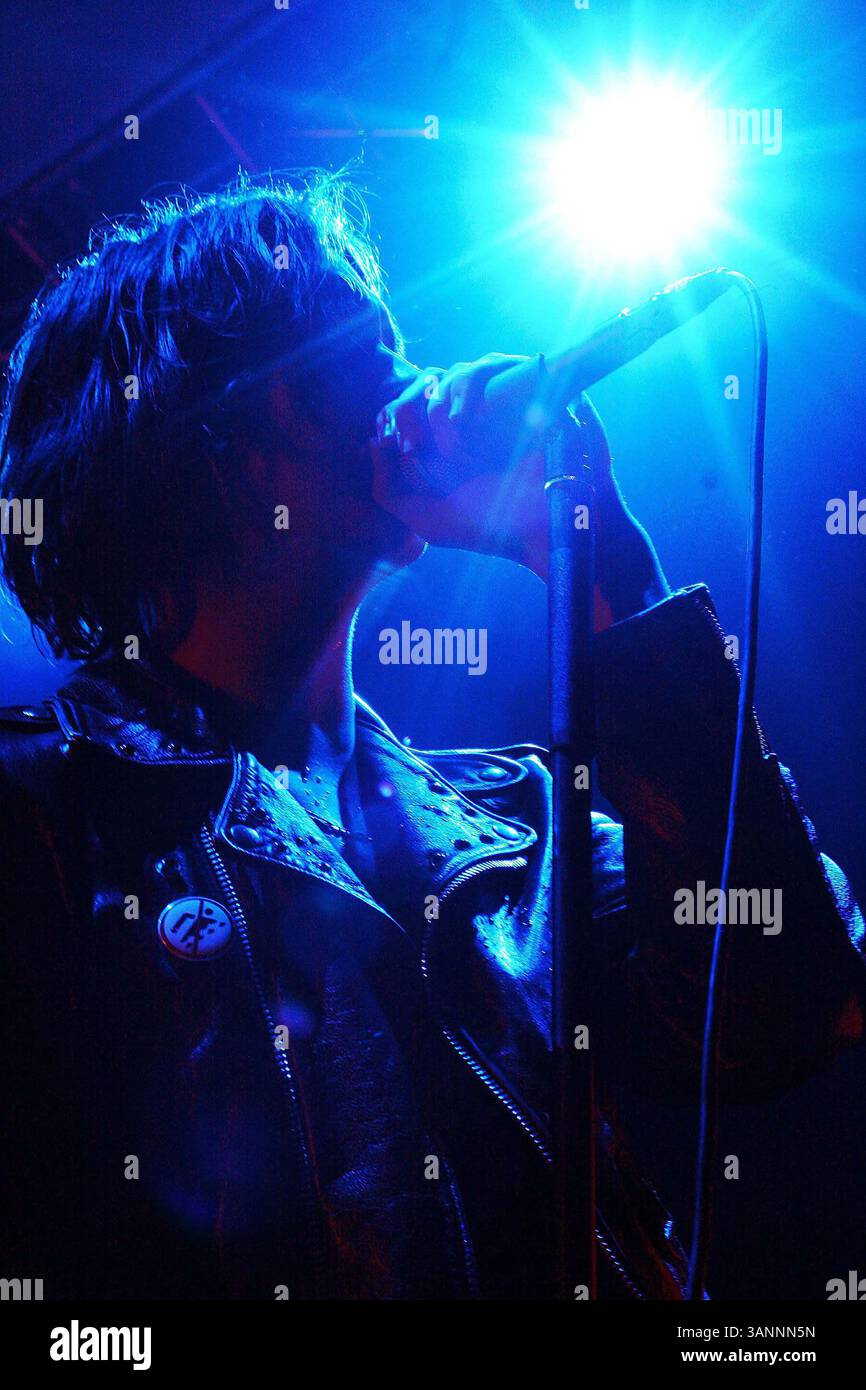 Februar 2007 - London, Greater London, Vereinigtes Königreich - K51648.001766.JULIAN CASABLANCAS. The Strokes-Live Concert-Shepherd's Bush Empire, Shepherd's Bush, London, Großbritannien. 01-20-2006. CHRIS AUBREY-(Bild: © Globe Photos/ZUMAPRESS.com) Stockfoto