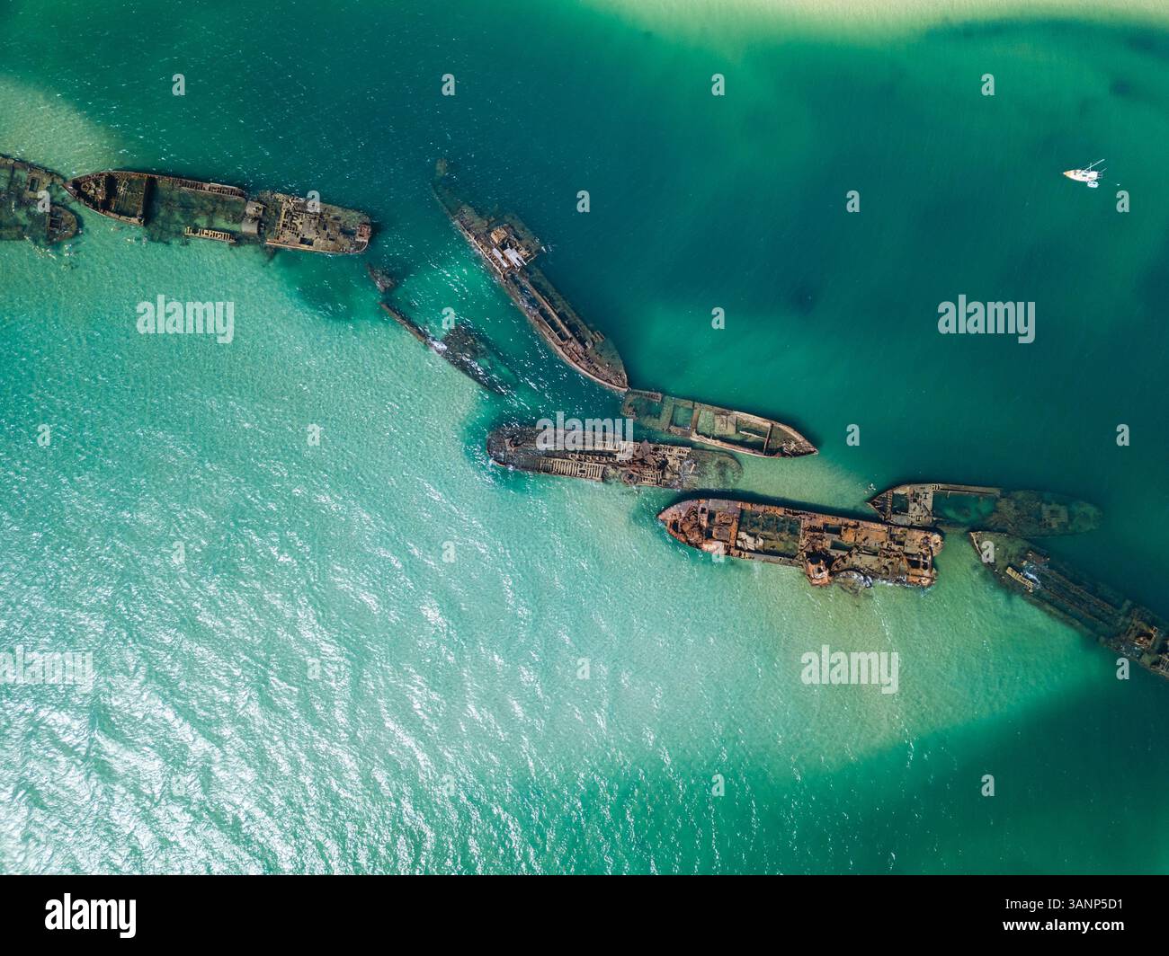 Luftaufnahme der Schiffswracks von Tangalooma in Moreton Bay, Queensland, Australien. Stockfoto
