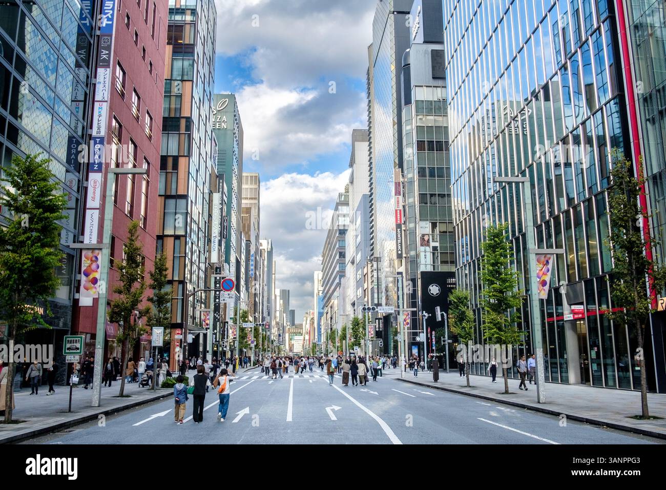 Ginza Mihari Dori - an Wochenenden und Feiertagen eine riesige Fußgängerzone Stockfoto