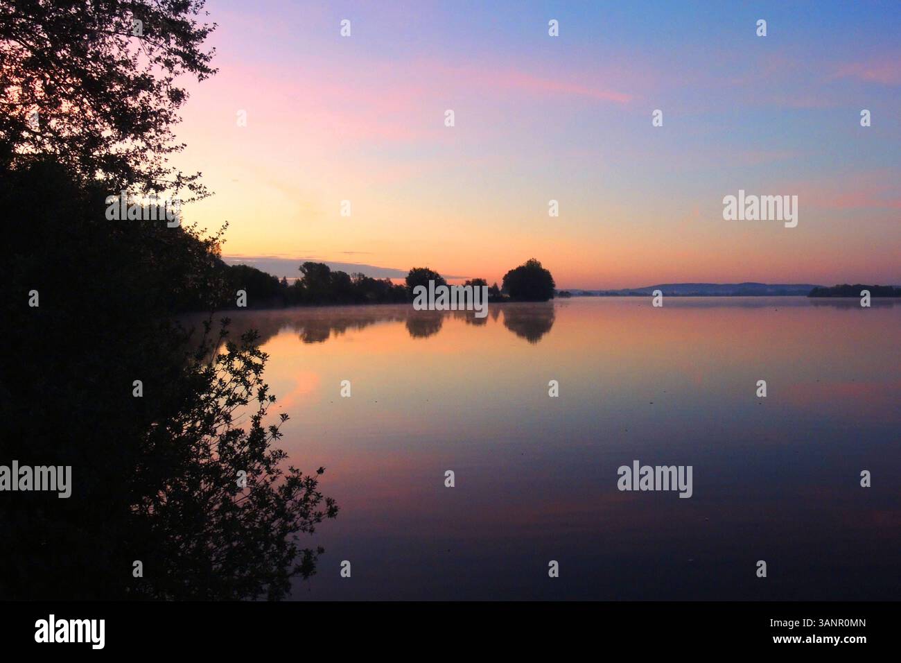 Sonnenaufgang am See Sonnenaufgang Muhr am See Fränkische Seenplatte, Sonnenaufgang *** Sonnenaufgang am See Sonnenaufgang Muhr am See Fränkischer Distri-See Stockfoto