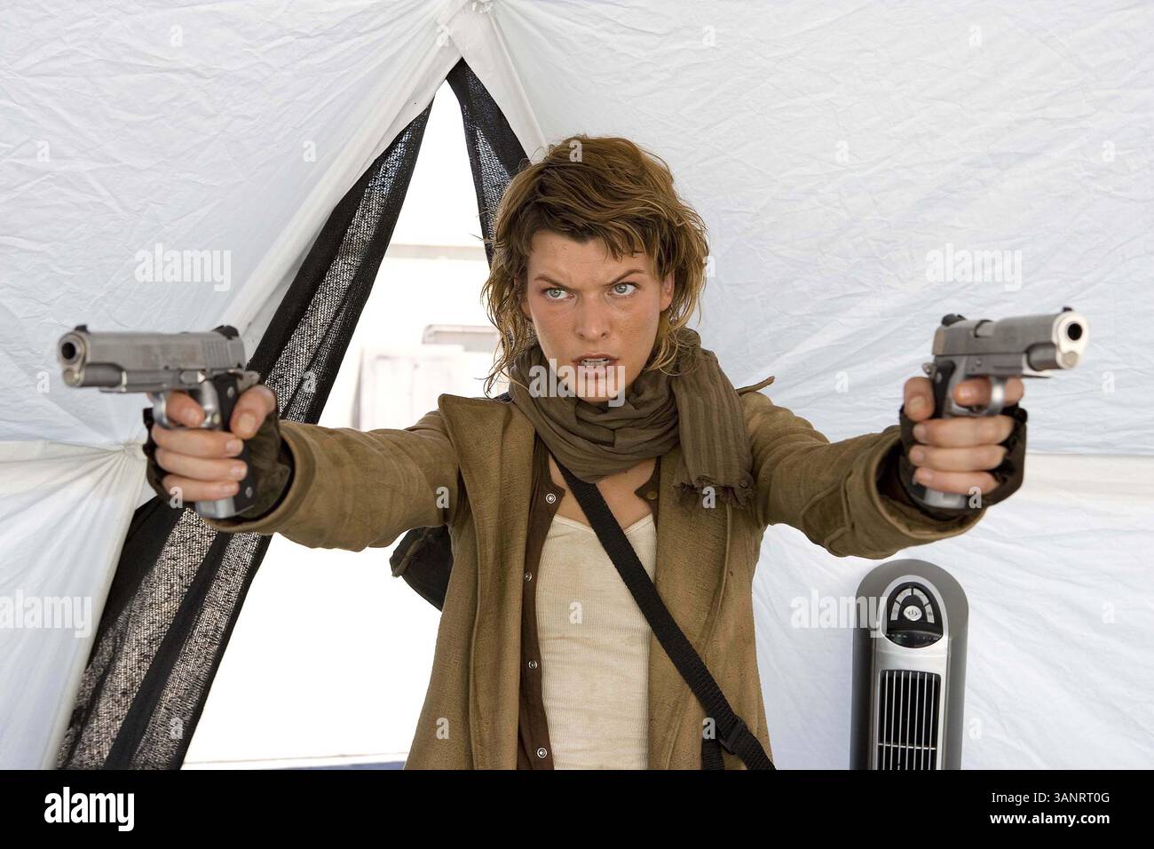 30. August 2007 - RE3-022.Milla Jovovich spielt in Screen Gems' Action-/Horrorfilm RESIDENT EVIL: EXTINCTION..K55041ES.TV-FILM STILL. BEREITGESTELLT VON PHOTOS (Kreditbild: © Globe Photos/ZUMAPRESS.com) Stockfoto