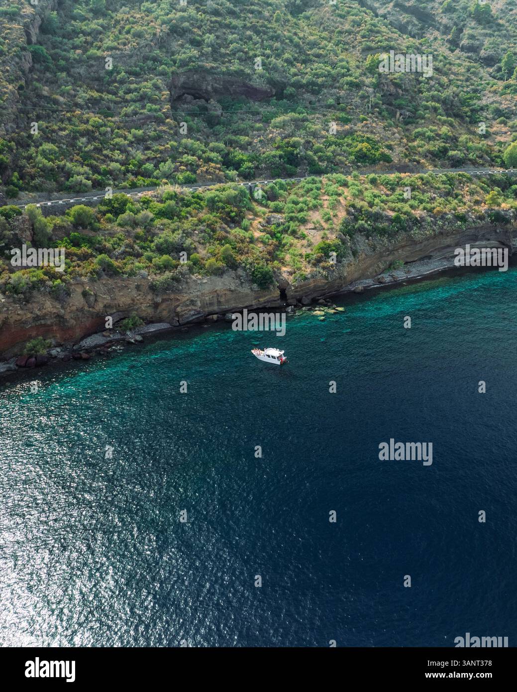Aus der Vogelperspektive Santa Marina Salina, Salina Island, Äolische Inseln Archipel, Sizilien, Italien. Stockfoto