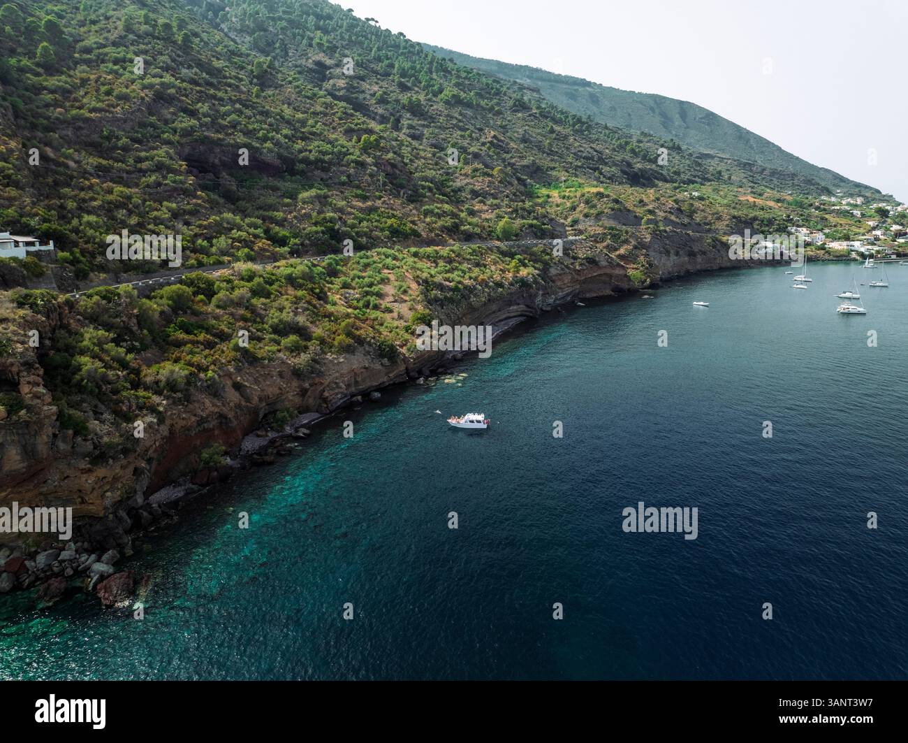 Aus der Vogelperspektive Santa Marina Salina, Salina Island, Äolische Inseln Archipel, Sizilien, Italien. Stockfoto