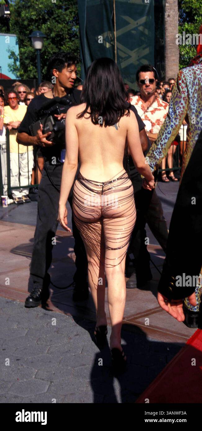 28. OKTOBER 2005 - K13207LR.15. JÄHRLICHE MTV VIDEO MUSIC AWARDS. LOS ANGELES, KALIFORNIEN. MARILYN MANSON UND ROSE MCGOWAN. LISA ROSE / 1998(Bild: © Globe Photos/ZUMAPRESS.com) Stockfoto