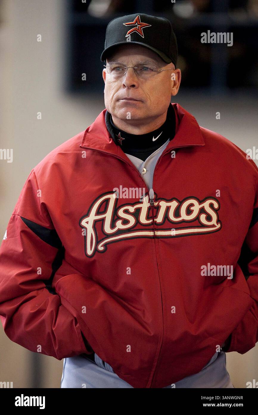 April 2011 - Milwaukee, WI. Miller Park..Houston Astros Manager Brad Mills #2..Milwaukee Brewers gewann die Houston Astros mit 4:1..Mike McGinnis / CSM(Bild: © Mike McGinnis/Cal Sport Media/ZUMAPRESS.com) Stockfoto