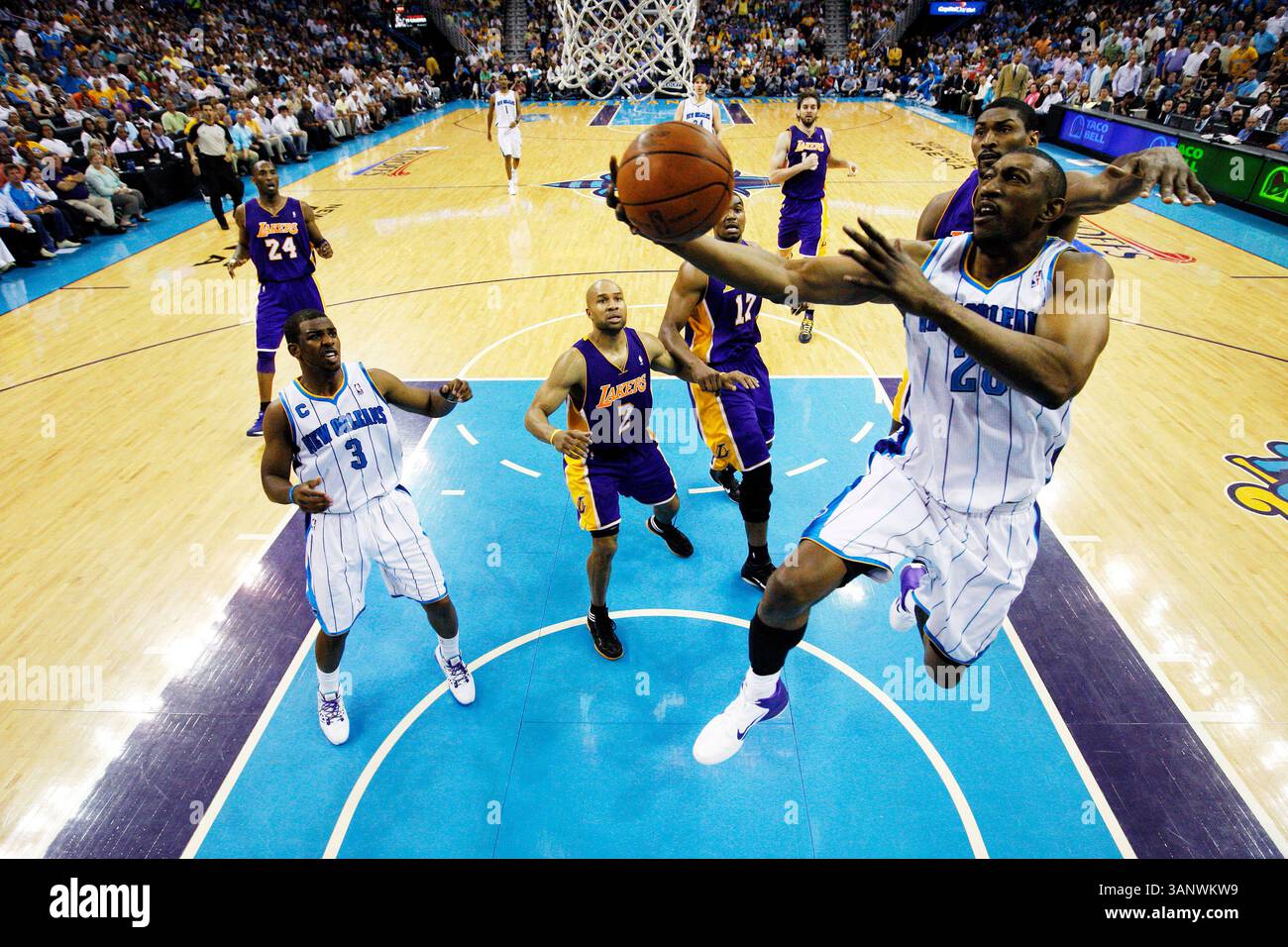 24. April 2011: Die New Orleans Hornets spielen in der New Orleans Arena in New Orleans, LA, die Nummer 28 des Viertelfinals der Western Conference. (Bild: © Jonathan Bachman/Cal Sport Media/ZUMAPRESS.com) Stockfoto