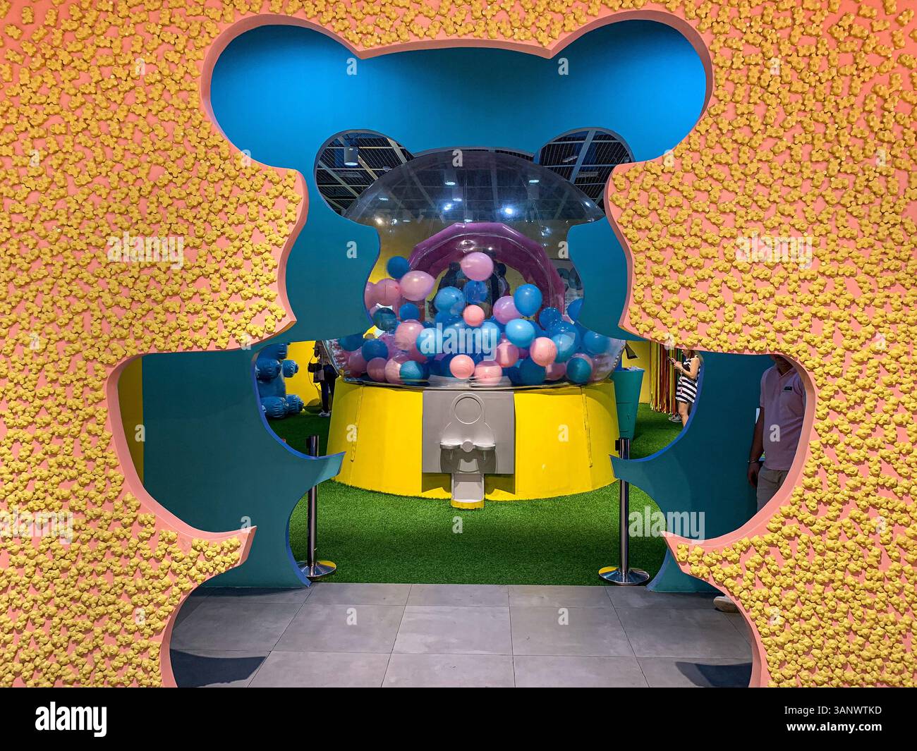 Das Dessert Museum: Instagrammable, lustige Touristenattraktion, süße Snacks und farbenfrohe Süßigkeiten dekorierte Zimmer, Pasay, Metro Manila, Philippinen Stockfoto