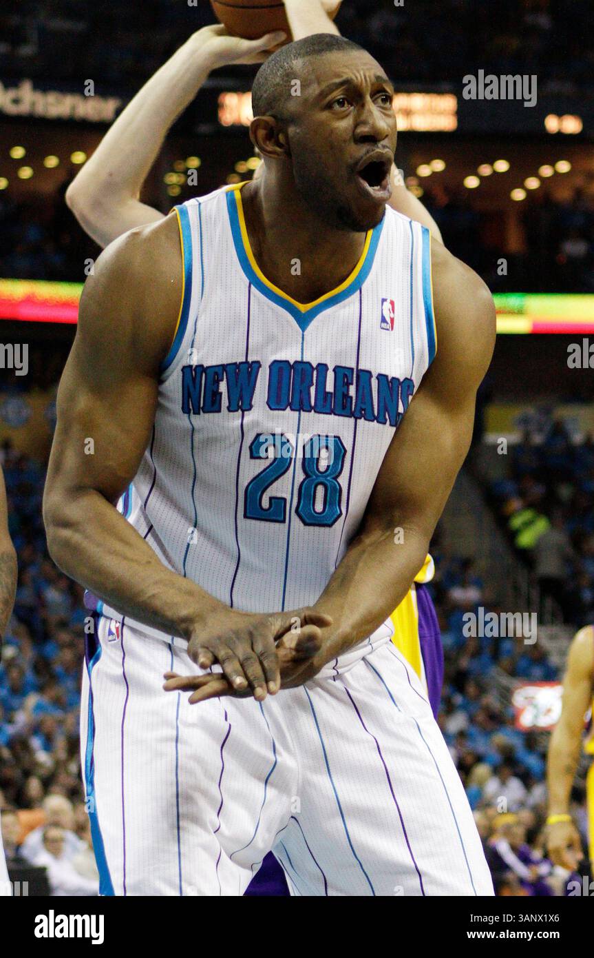 28. April 2011: Das New Orleans Hornets Center D.J. Mbenga #28 reagiert während des 6. Spiels des Western Conference Quarterfinals zwischen den New Orleans Hornets und den Los Angeles Lakers in der New Orleans Arena in New Orleans, LA. (Bild: © Jonathan Bachman/Cal Sport Media/ZUMAPRESS.com) Stockfoto