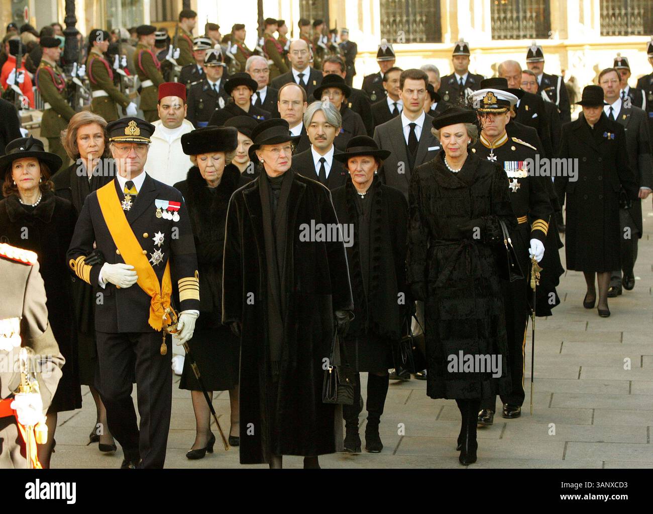 JANUAR 2005 - K41143.FUNERAILLES DE S.A.R LA GRANDE DUCHESSE JOSEPHINE CHARLOTTE DE LUXEMBOURG. 01-15-2005.Â NICE O. MEDIAS  KARL GUSTAVE ET SILVIA DE SUEDE, SOPHIE D'ESPAGNE, BEATRIX DES PAYS BAS, MARGRETH ET PRINCESSE BENEDIKTE DU DANEMARK, SONIA DE NORVEGE, PRINZ NARUHITO DU JAPON, PRINZ MOULAY RACHID DU MAROC, ALBERT DE MONACO, PRINZ ANDREW DU ROYAUME-UNI. (Kreditbild: © Globe Photos/ZUMAPRESS.com) Stockfoto