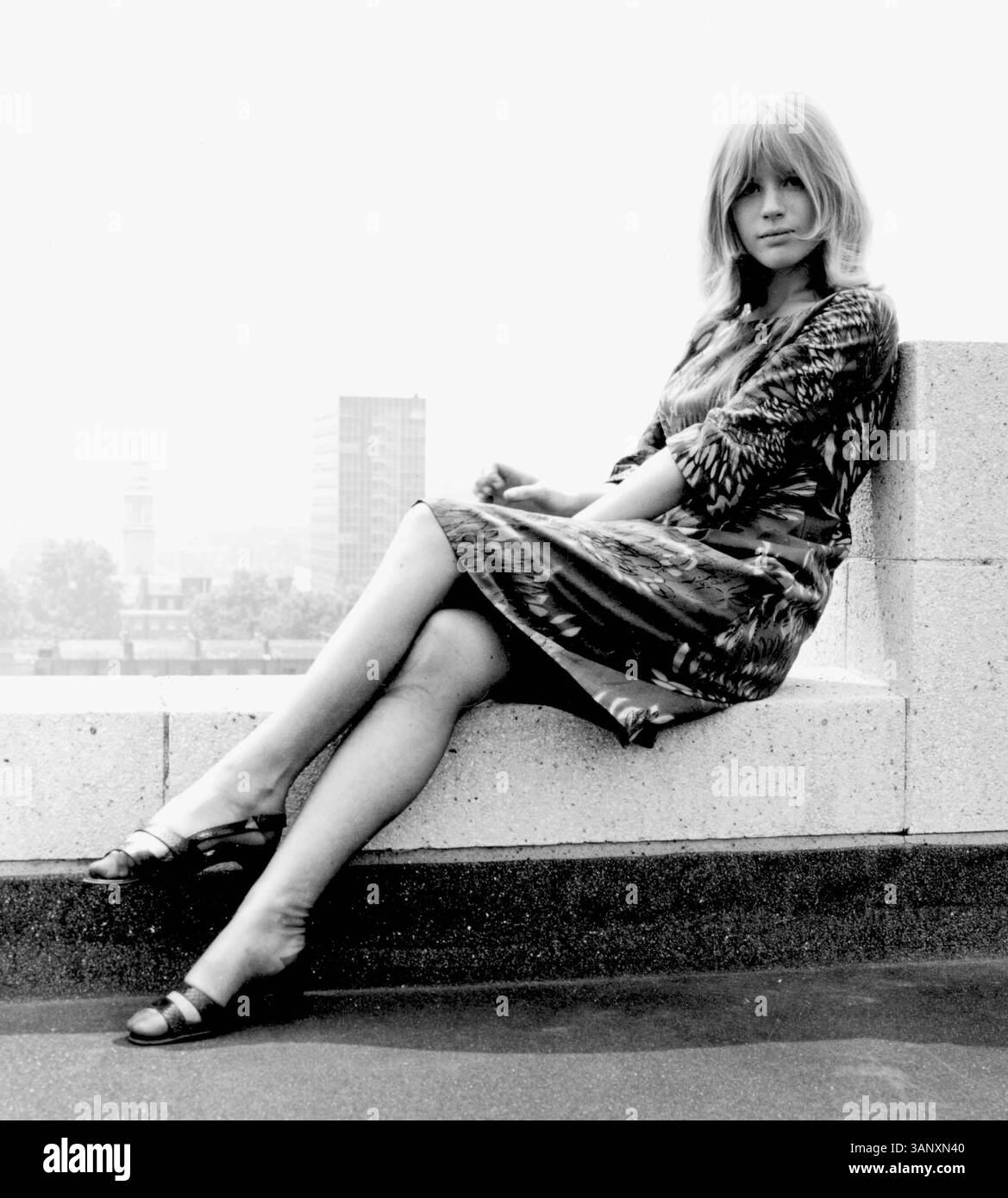JUNI 2005 - (P 97764) .6-1964.MARIANNE FAITHFULL. UPPA- - 1964(Bild: © Globe Photos/ZUMAPRESS.com) Stockfoto