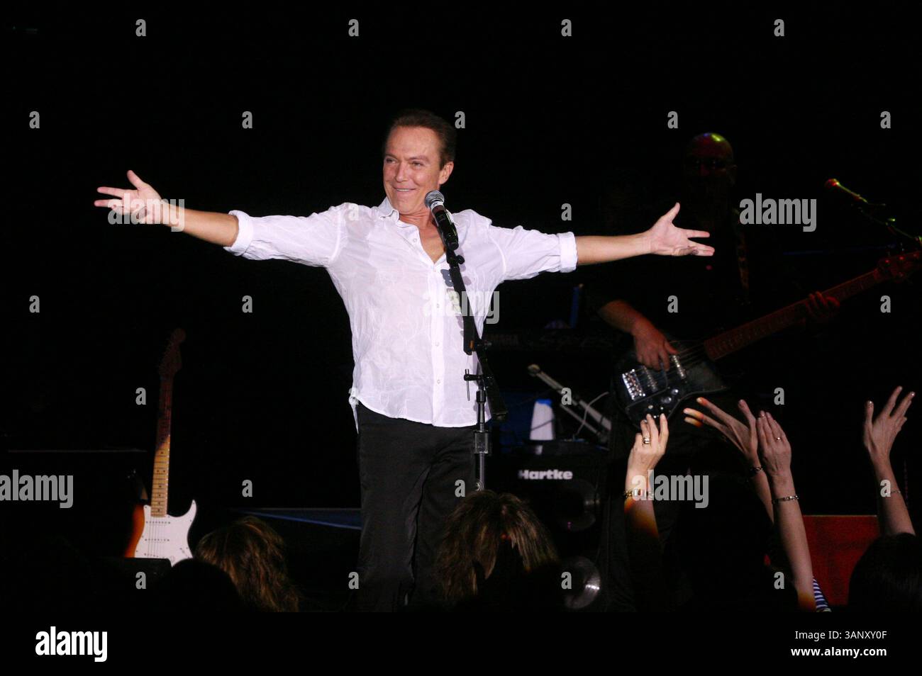 Der preisgekrönte Sänger DAVID CASSIDY tritt am Sonntag, den 8. Mai 2011 im Orleans Casino in Las Vegas, NV auf. Cassidy ist bekannt für seine Arbeit mit der The Partridge Family von ABC, zusammen mit vielen Singles und mehreren Grammy-Nominierungen. (Kreditbild: © Barry Sweet/ZUMAPRESS.com) Stockfoto