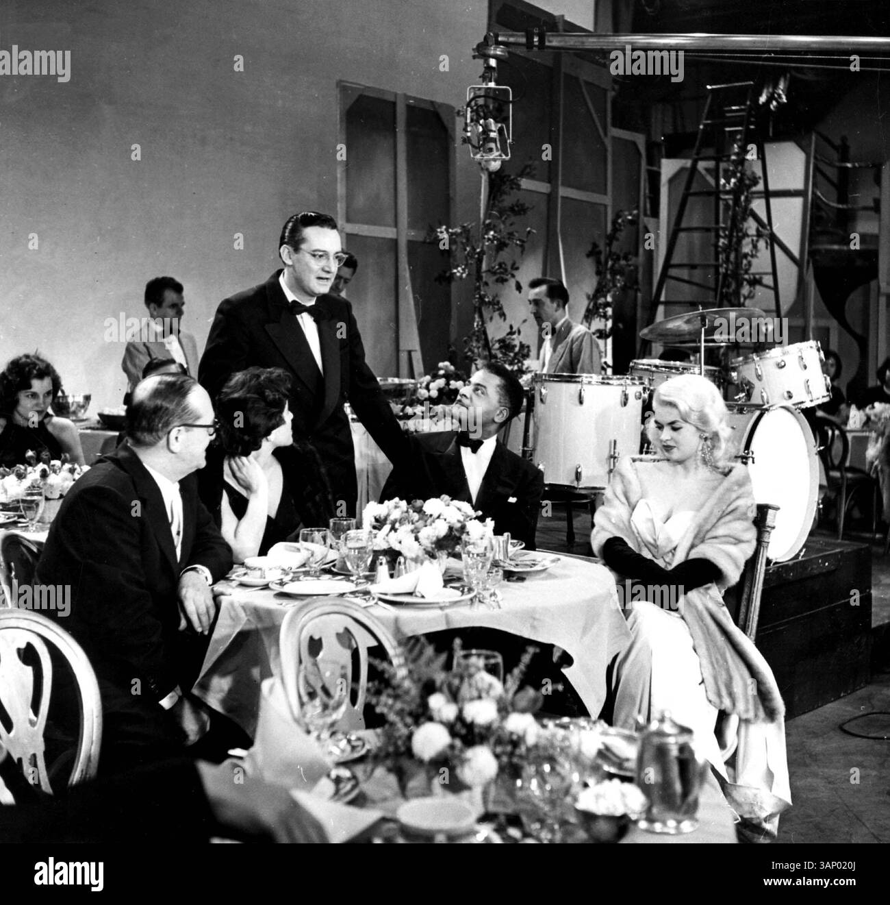 16. MÄRZ 2005: STEVE ALLEN INTERVIEWT TEDDY WILSON, PIANIST, UND JAYNE MANSFIELD BEI DER NBC-TV-SHOW TONIGHT NACH DER PREMIERE VON BENNY GOODMAN STORY. BEREITGESTELLT VON (Credit Image: © Globe Photos/ZUMAPRESS.com) Stockfoto