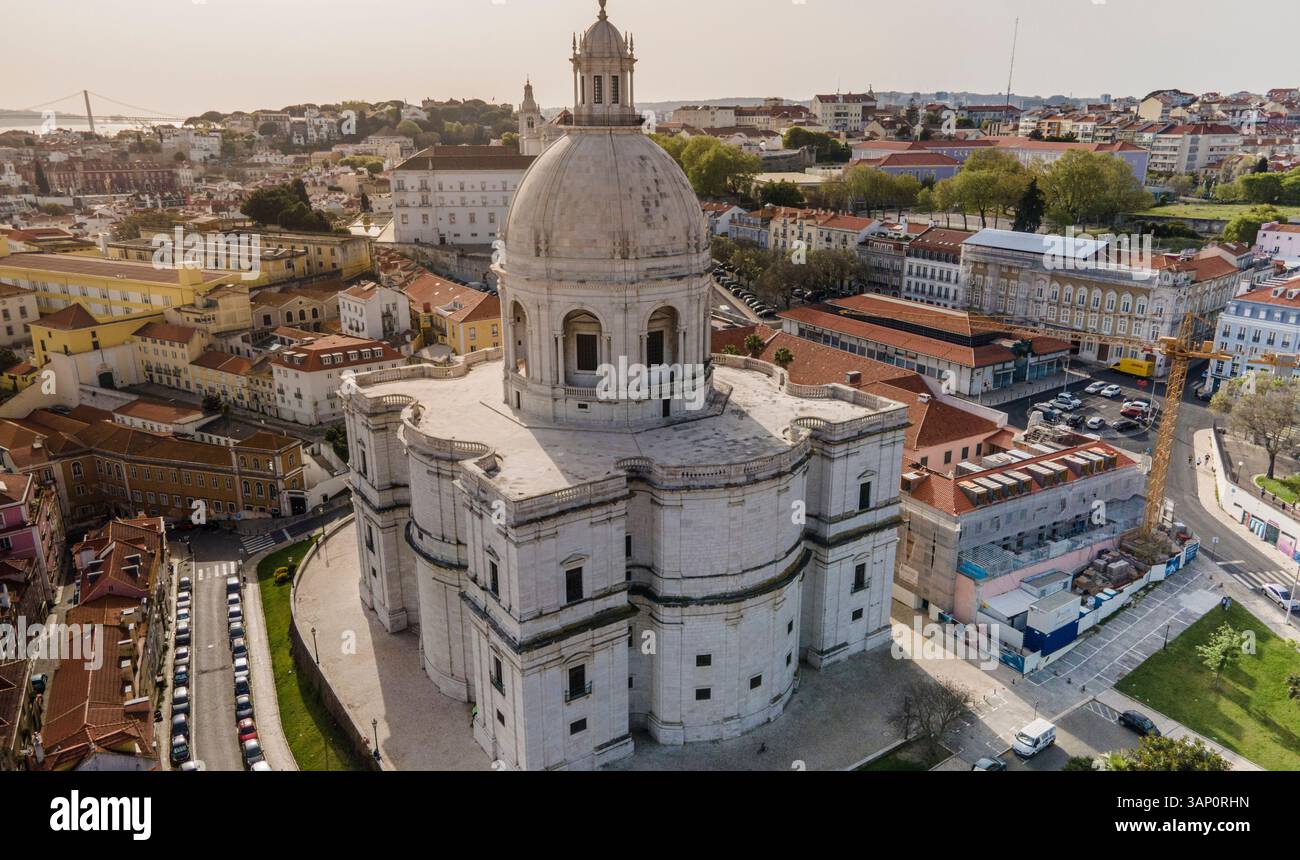 Luftaufnahme von Panteao Nacional, das Nationale Pantheon ist eine Berühmtheitsgräber in einer Kirche aus dem 17. Jahrhundert, Lissabon, Portugal. Stockfoto