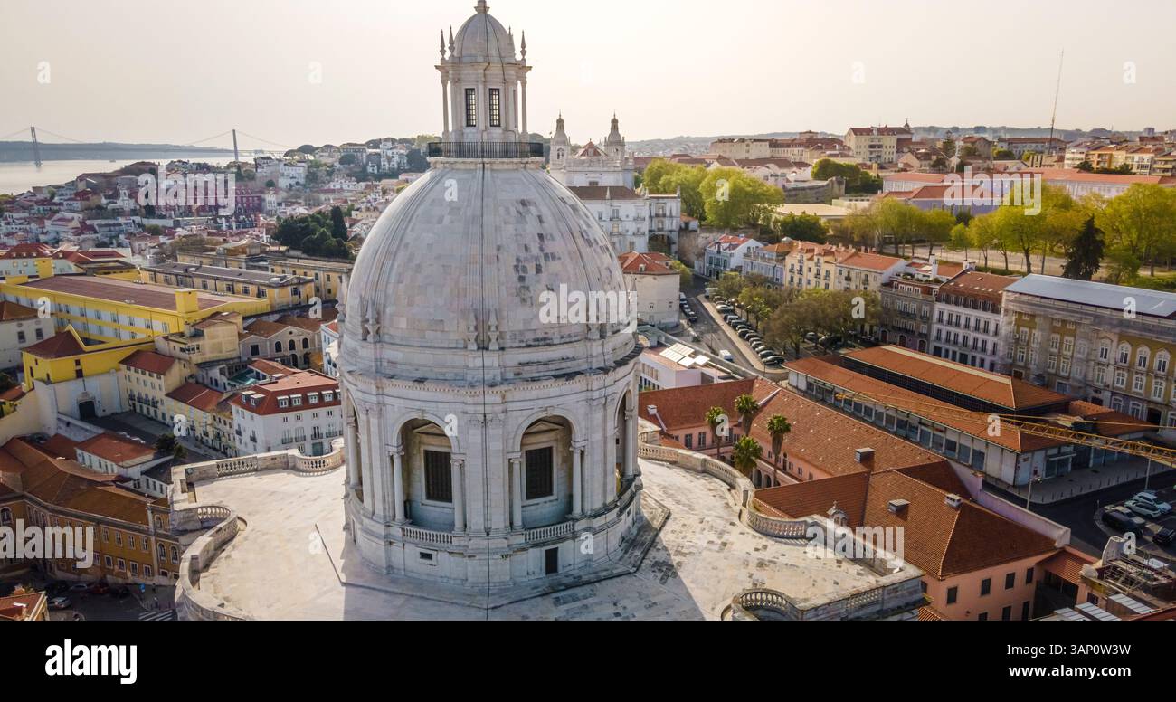 Luftaufnahme von Panteao Nacional, das Nationale Pantheon ist eine Berühmtheitsgräber in einer Kirche aus dem 17. Jahrhundert, Lissabon, Portugal. Stockfoto