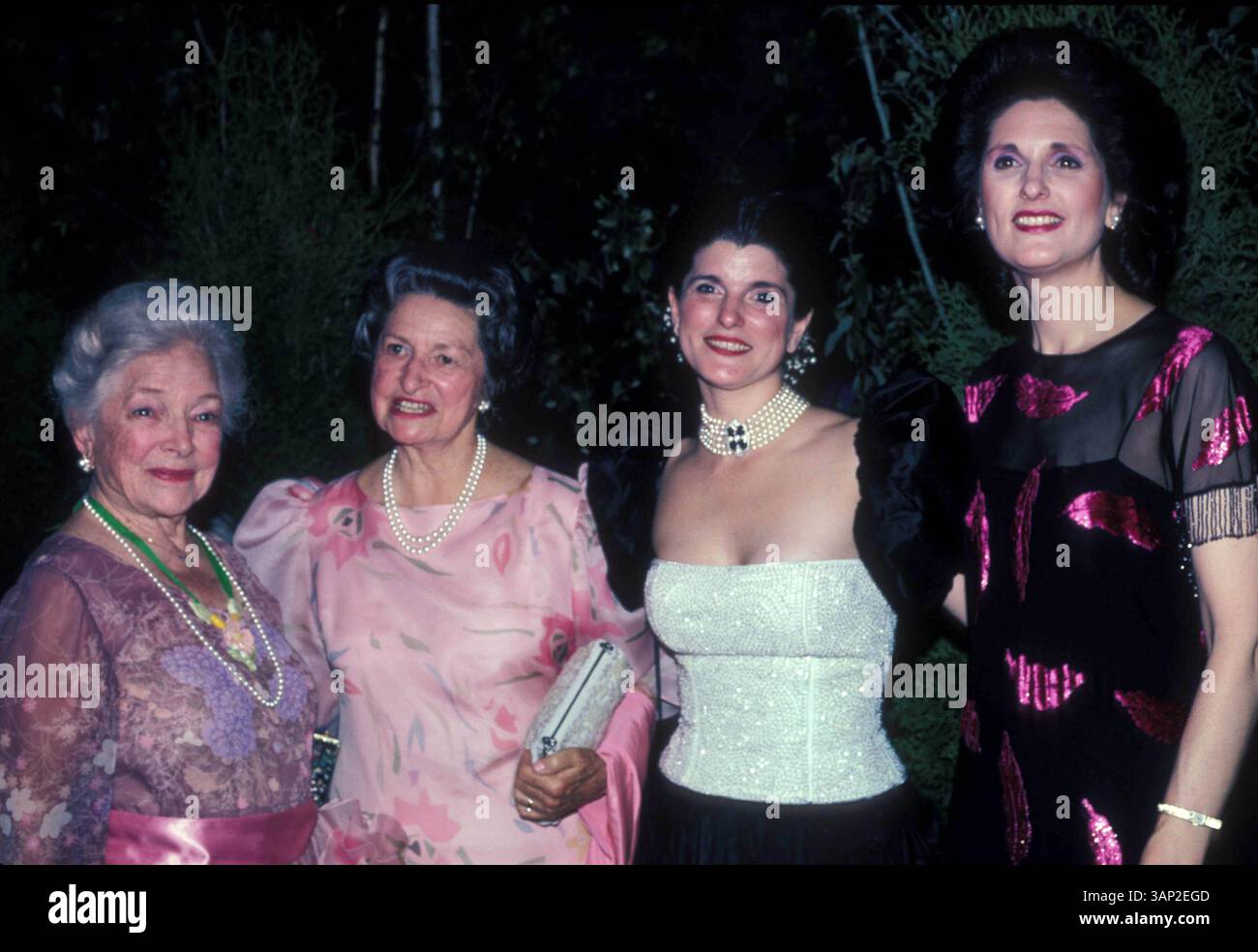 Juli 2007 - LADYBIRDJOHNSONRETRO. LADY BIRD JOHNSON MIT DEN TÖCHTERN LUCI BAINES UND LYNDA BIRD JOHNSON UND HELEN HAYES.F1052.1985. FOTOS (Foto: © Globe Photos/ZUMAPRESS.com) Stockfoto