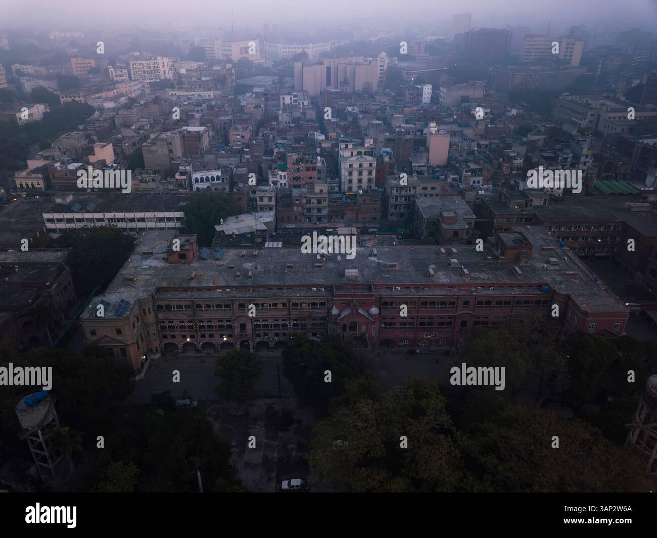 Luftaufnahme des alten Campus der Universität von Punjab, Lahore, Punjab, Pakistan. Stockfoto