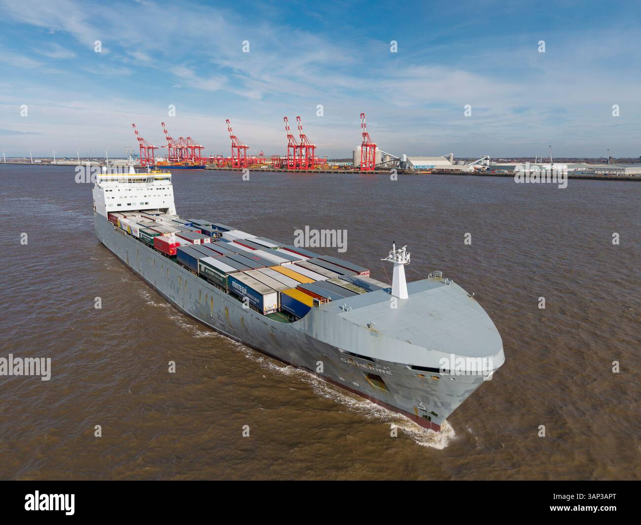 Das Ro-Ro-Frachtschiff Bore Song fährt den Fluss Mersey hinauf nach Birkenhead, England Stockfoto