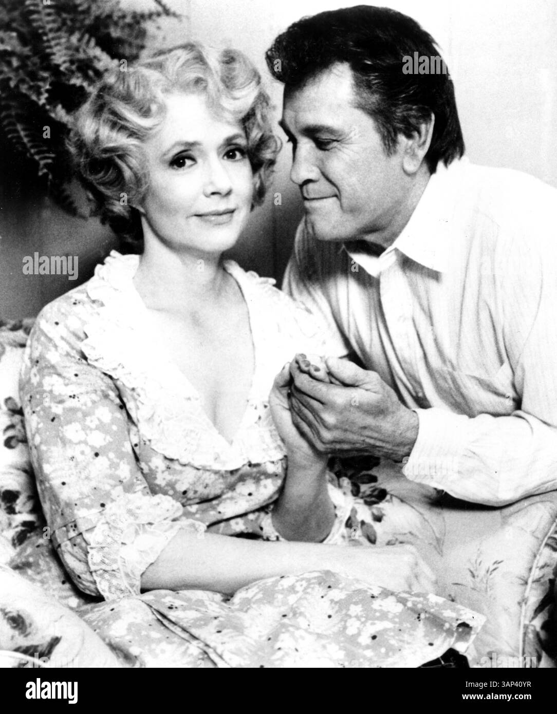 1. Januar 2011 - FILMAUFNAHME. „THE THORN BIRDS“. PIPER LAURIE EARL HOLLIMAN. BEREITGESTELLT VON ADH/(Kreditbild: © Globe Photos/ZUMAPRESS.com) Stockfoto