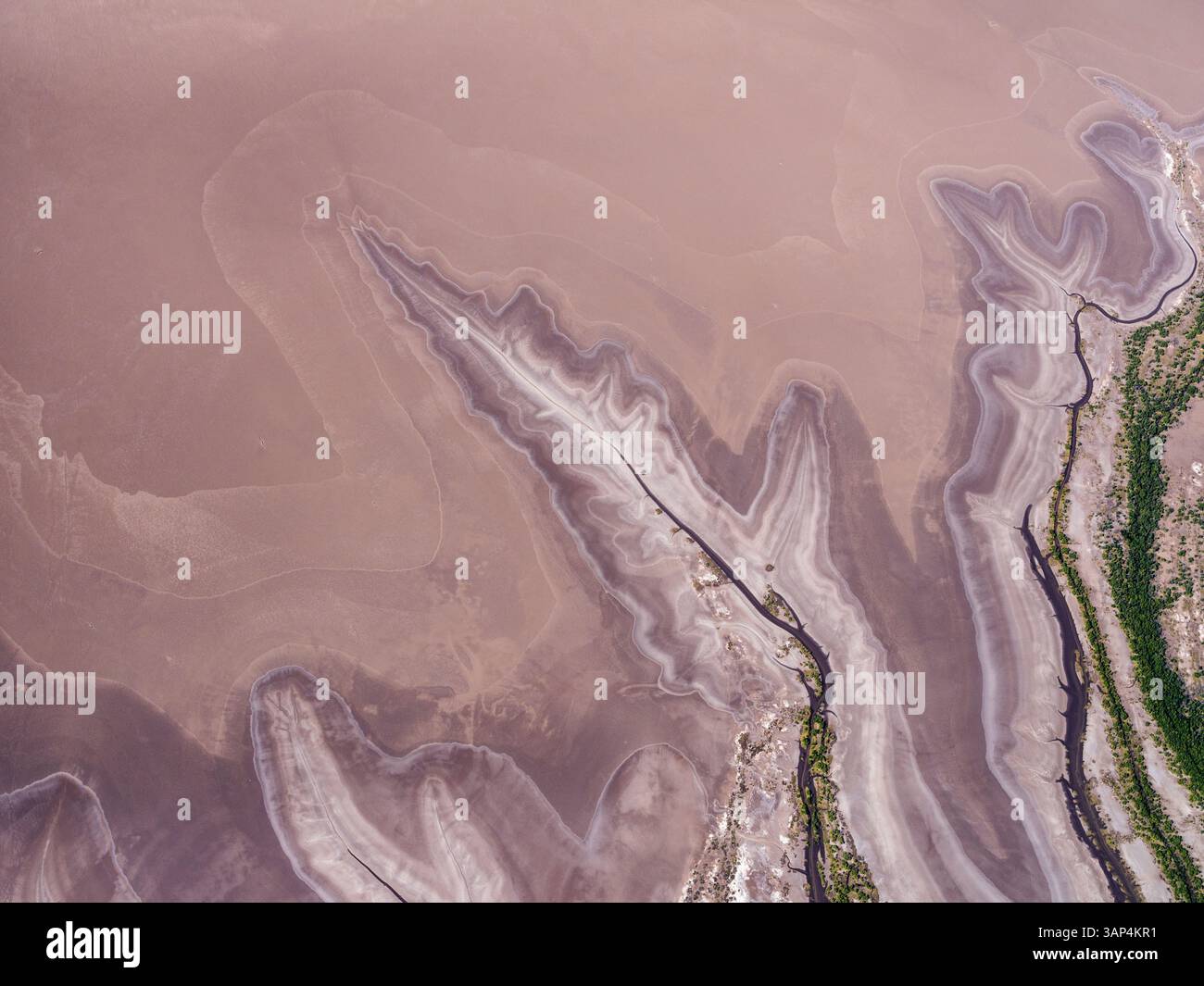 Aus der Vogelperspektive auf den Ord River mit malerischen geologischen Mustern und Texturen, Kimberley, Australien. Stockfoto