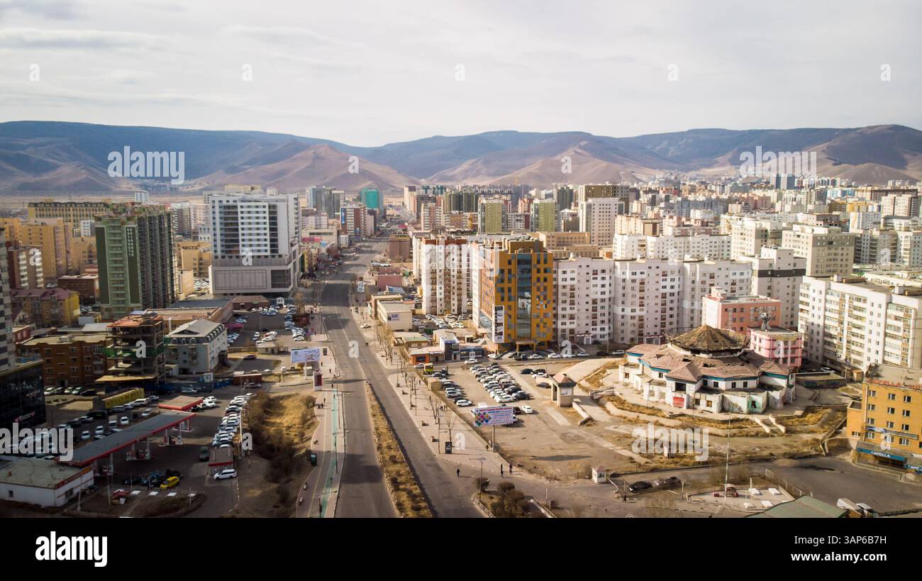 ULAANBAATAR, MONGOLEI - 25. APRIL 2019: Ein unheimlich ruhiger Ulaabaatar, da Autos für einige Stunden für Katastrophenversuche von der Straße verboten sind. Tak Stockfoto